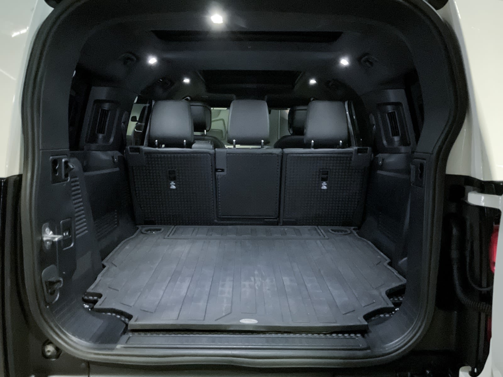 2024 Land Rover Defender Outbound, Vancouver, Cash
