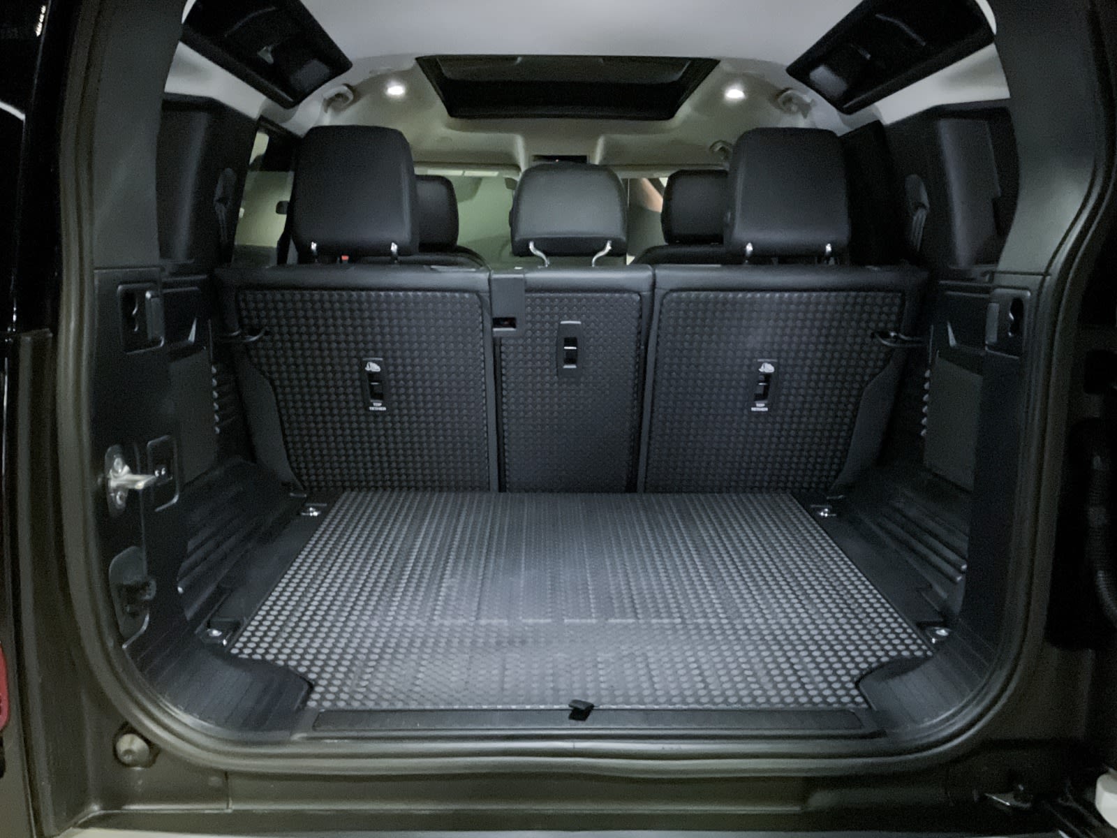 2024 Land Rover Defender S, Vancouver, Cash