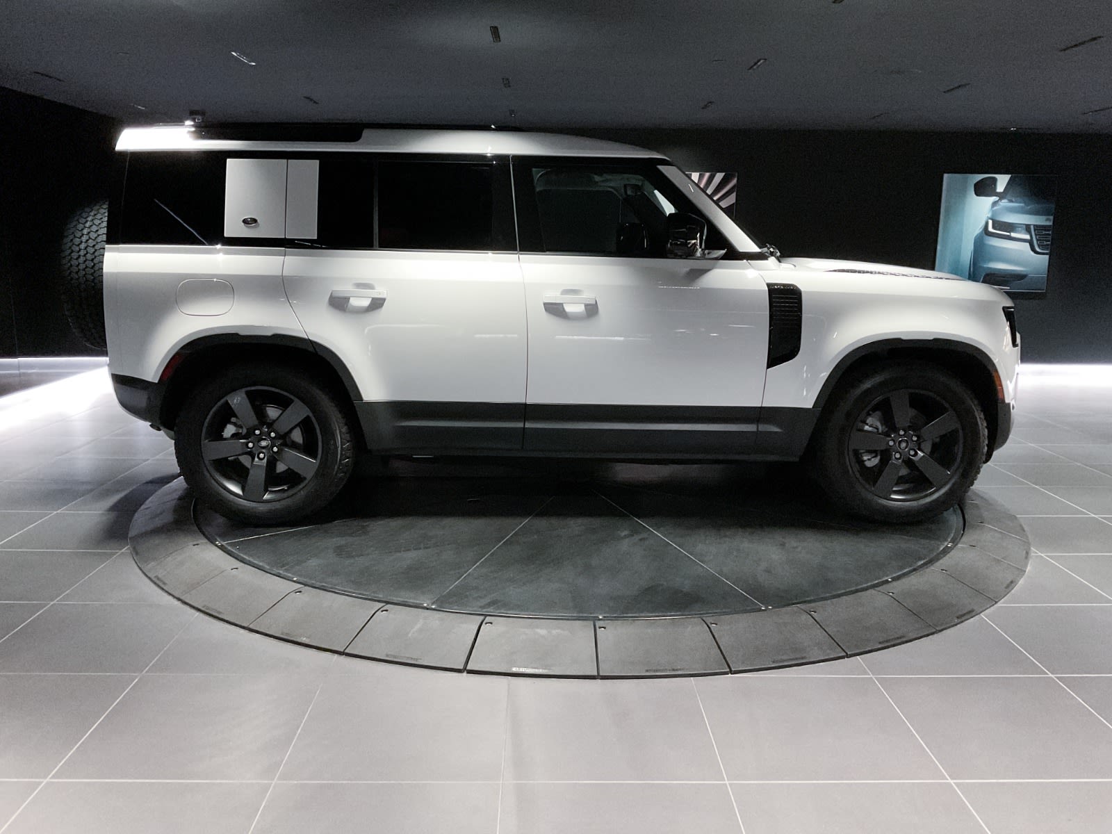 2024 Land Rover Defender S, Vancouver, Cash