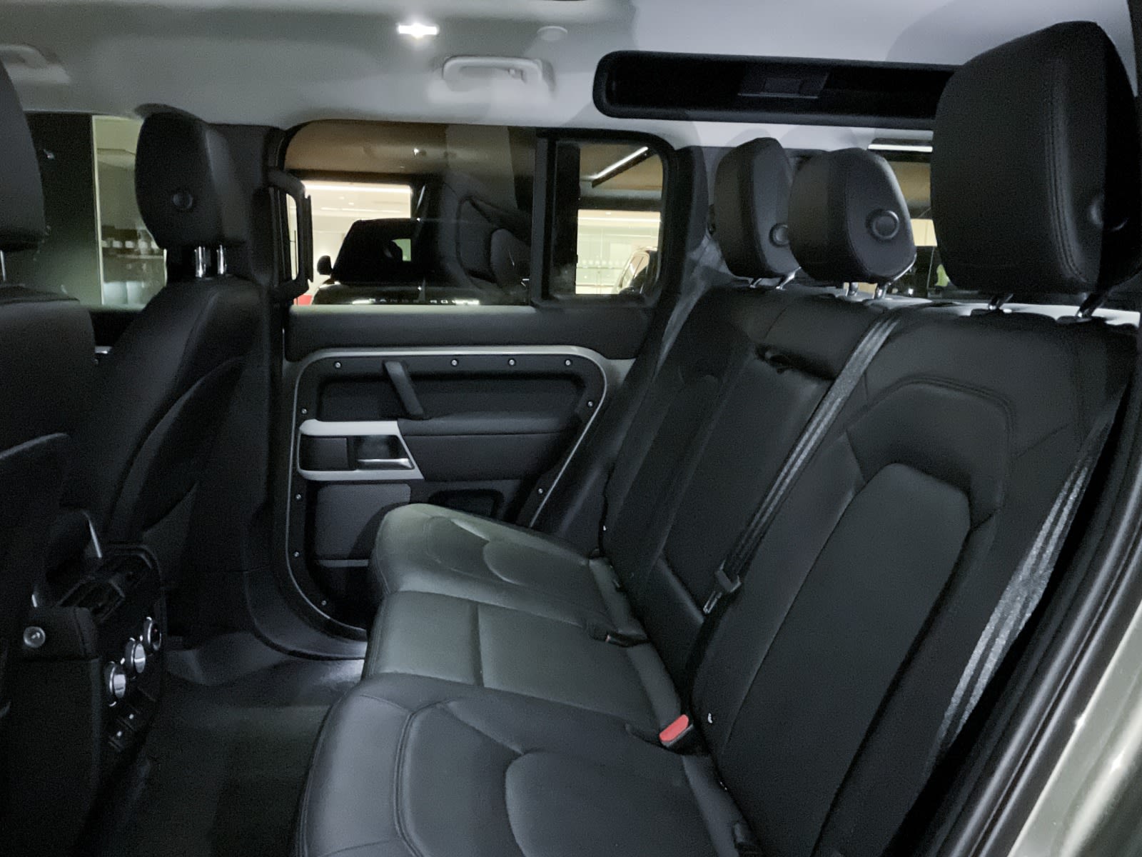 2024 Land Rover Defender S, Vancouver, Cash