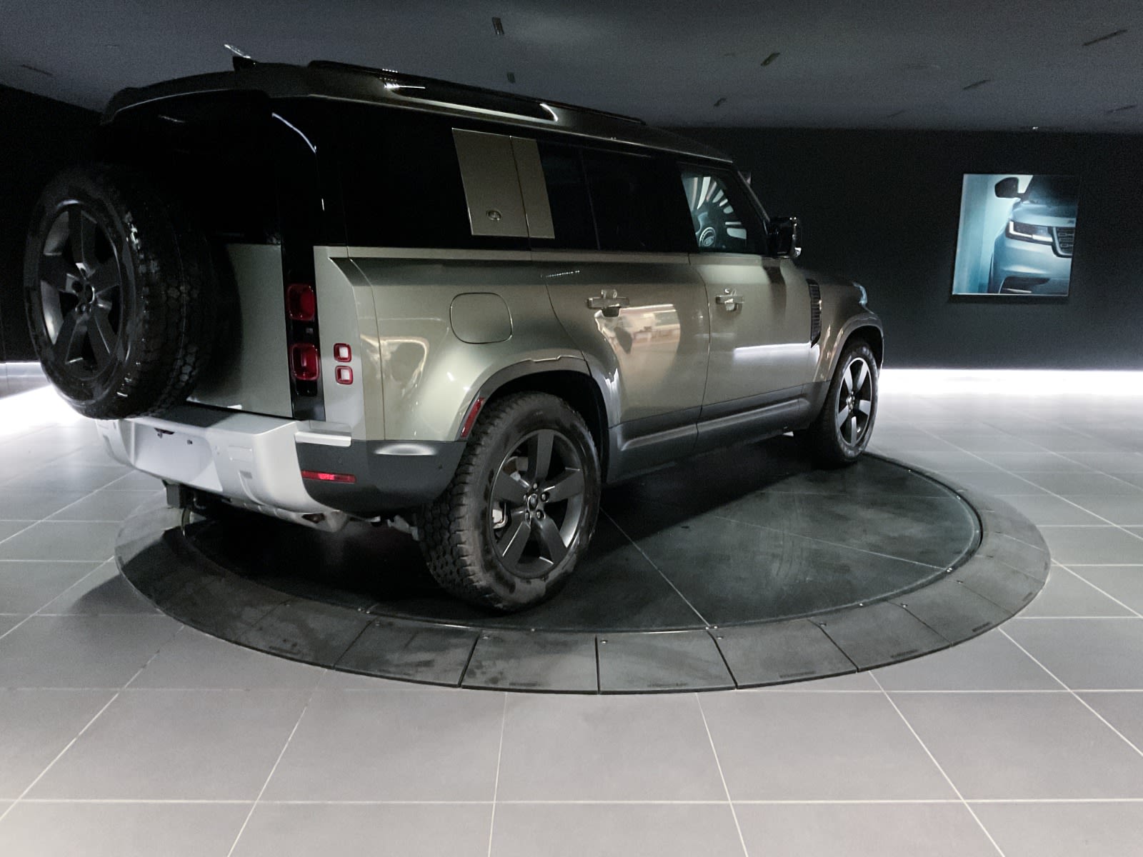 2024 Land Rover Defender S, Vancouver, Cash