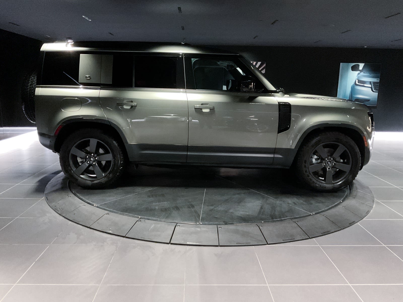 2024 Land Rover Defender S, Vancouver, Cash