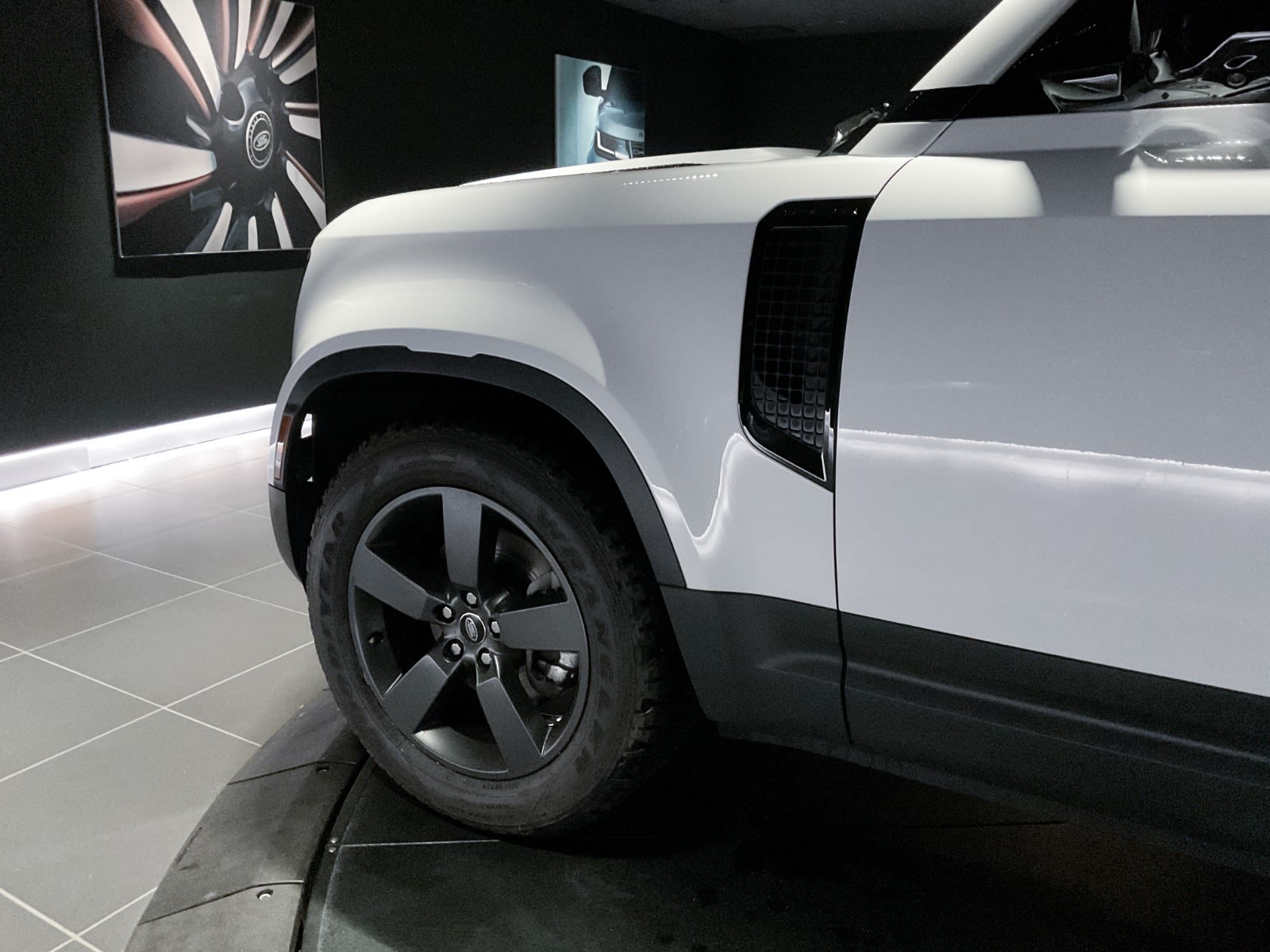 2024 Land Rover Defender S, Vancouver, Cash