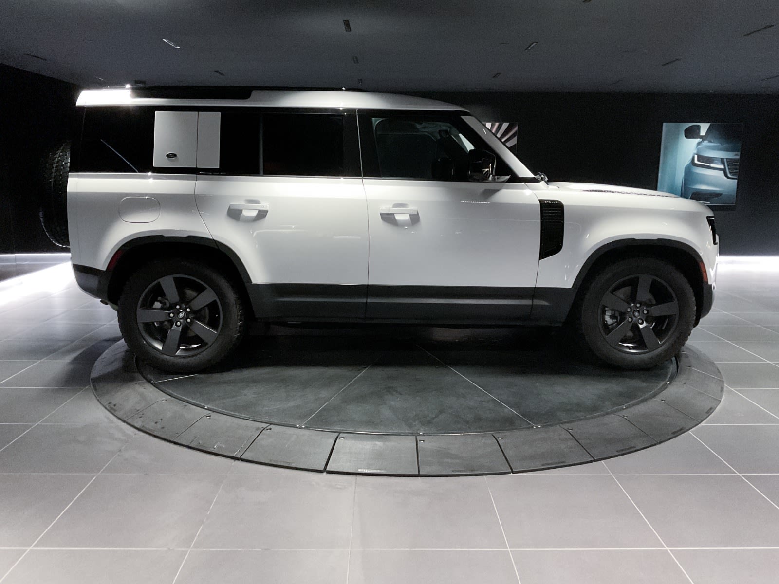 2024 Land Rover Defender S, Vancouver, Cash