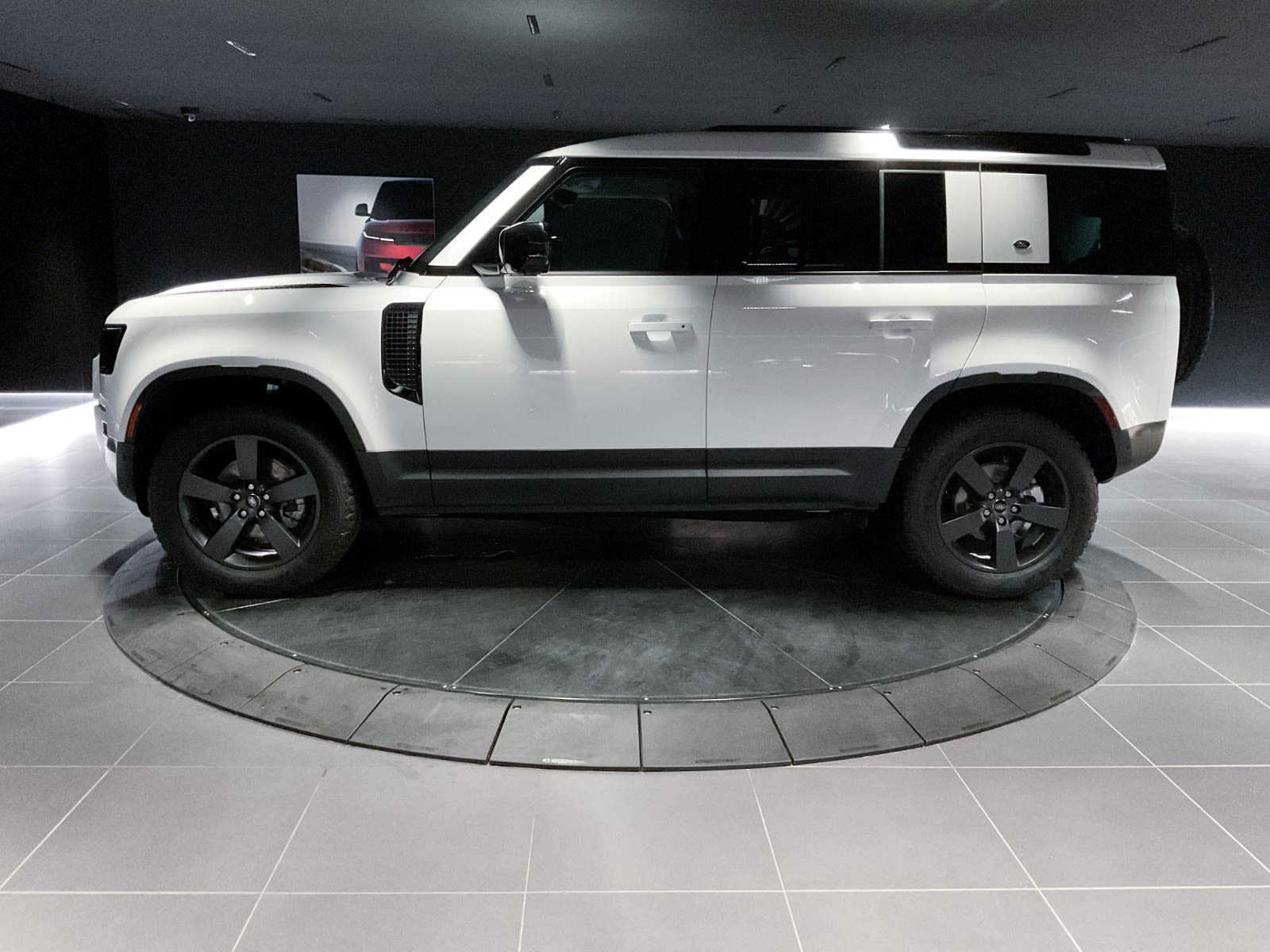 2024 Land Rover Defender S, Vancouver, Cash