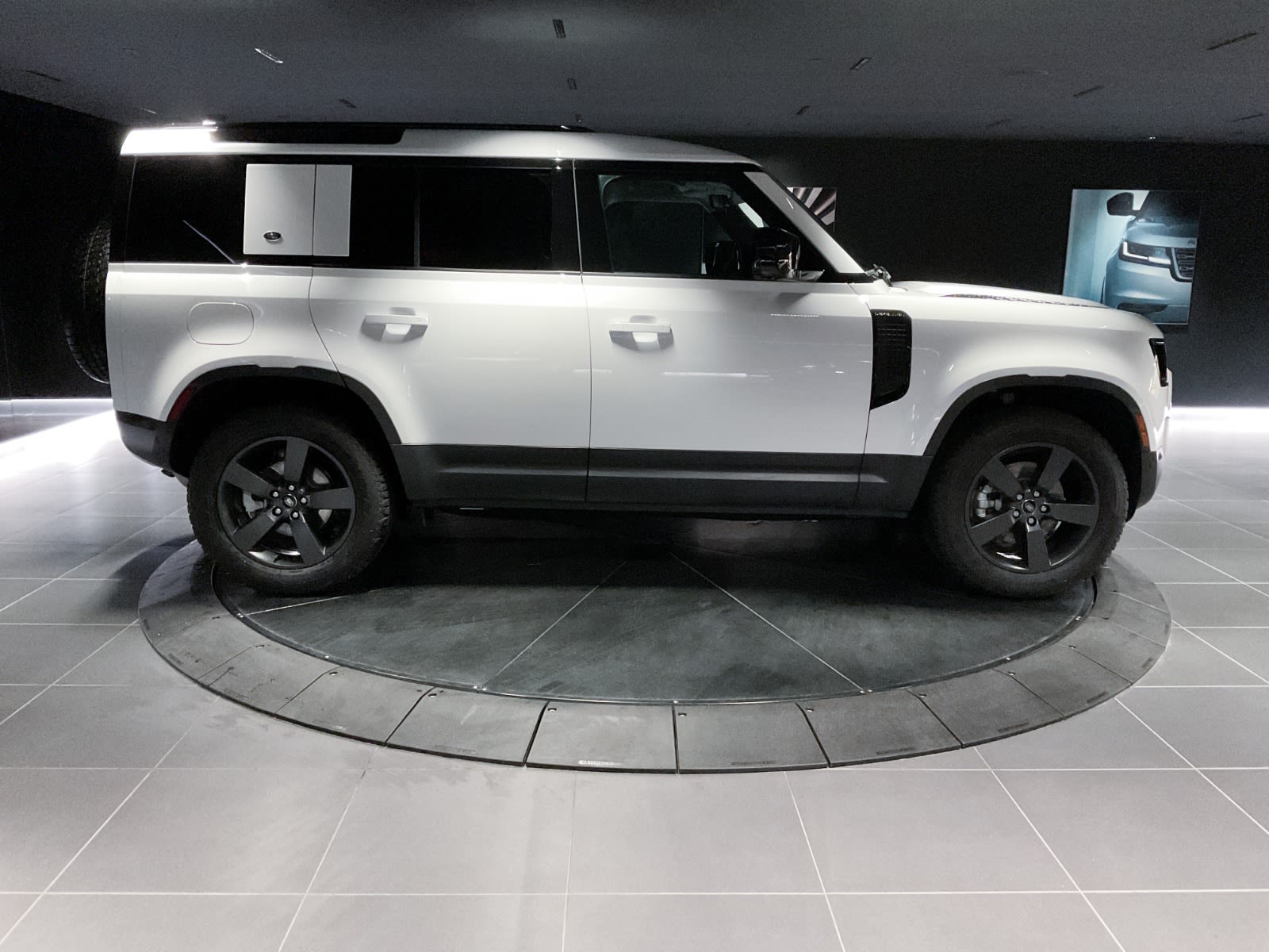 2024 Land Rover Defender S, Vancouver, Cash