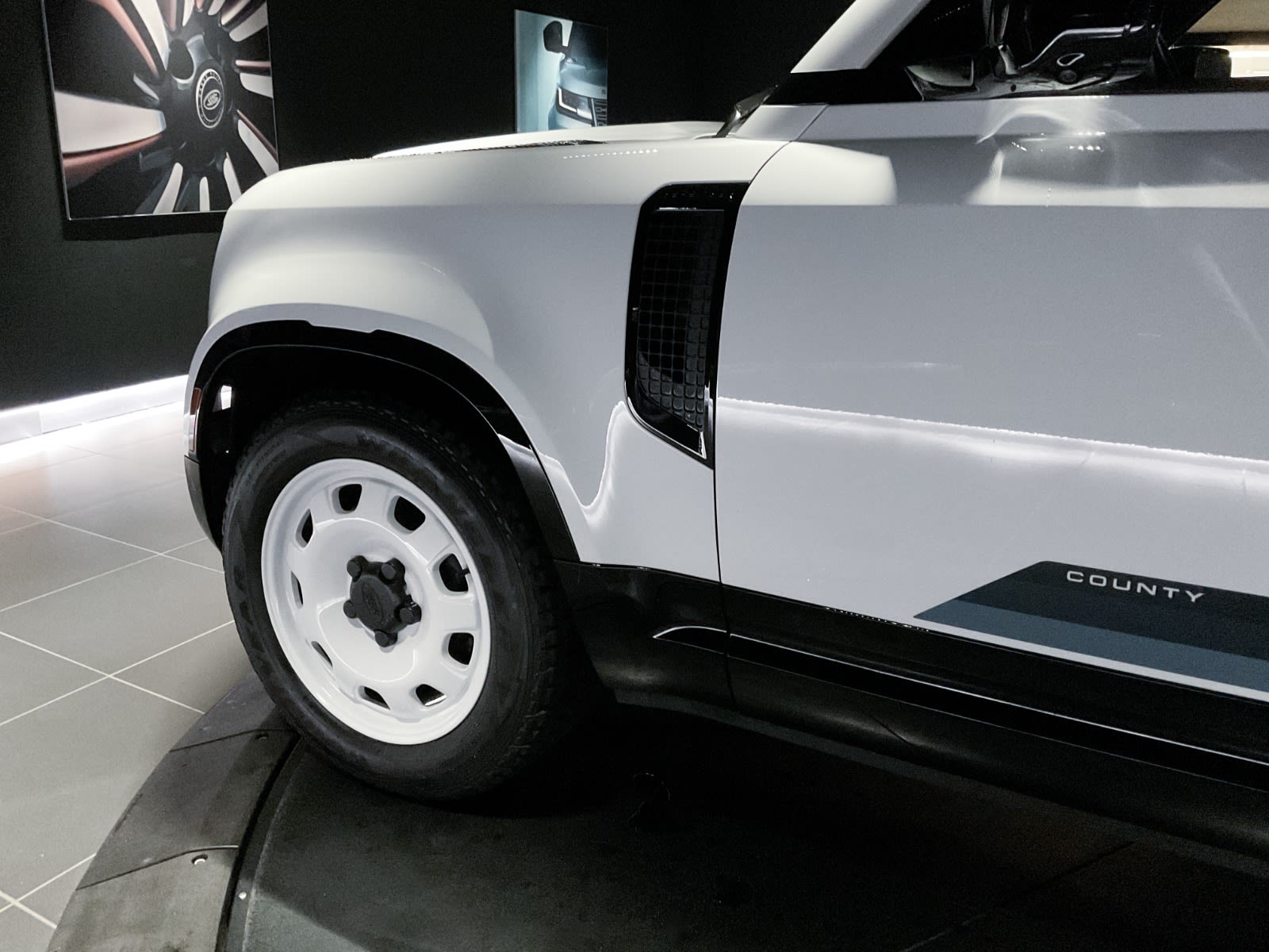 2024 Land Rover Defender S, Vancouver, Cash