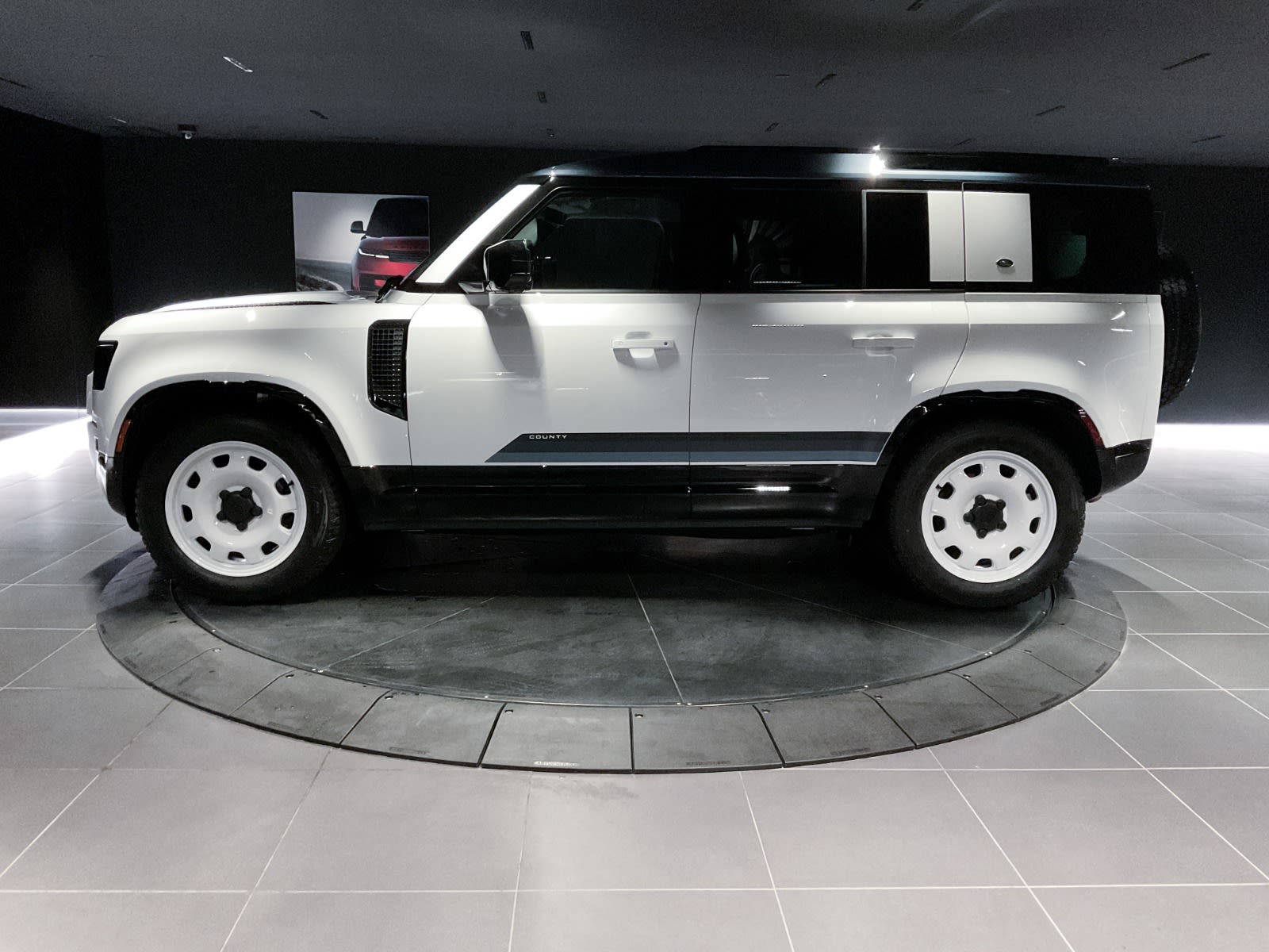 2024 Land Rover Defender S, Vancouver, Cash