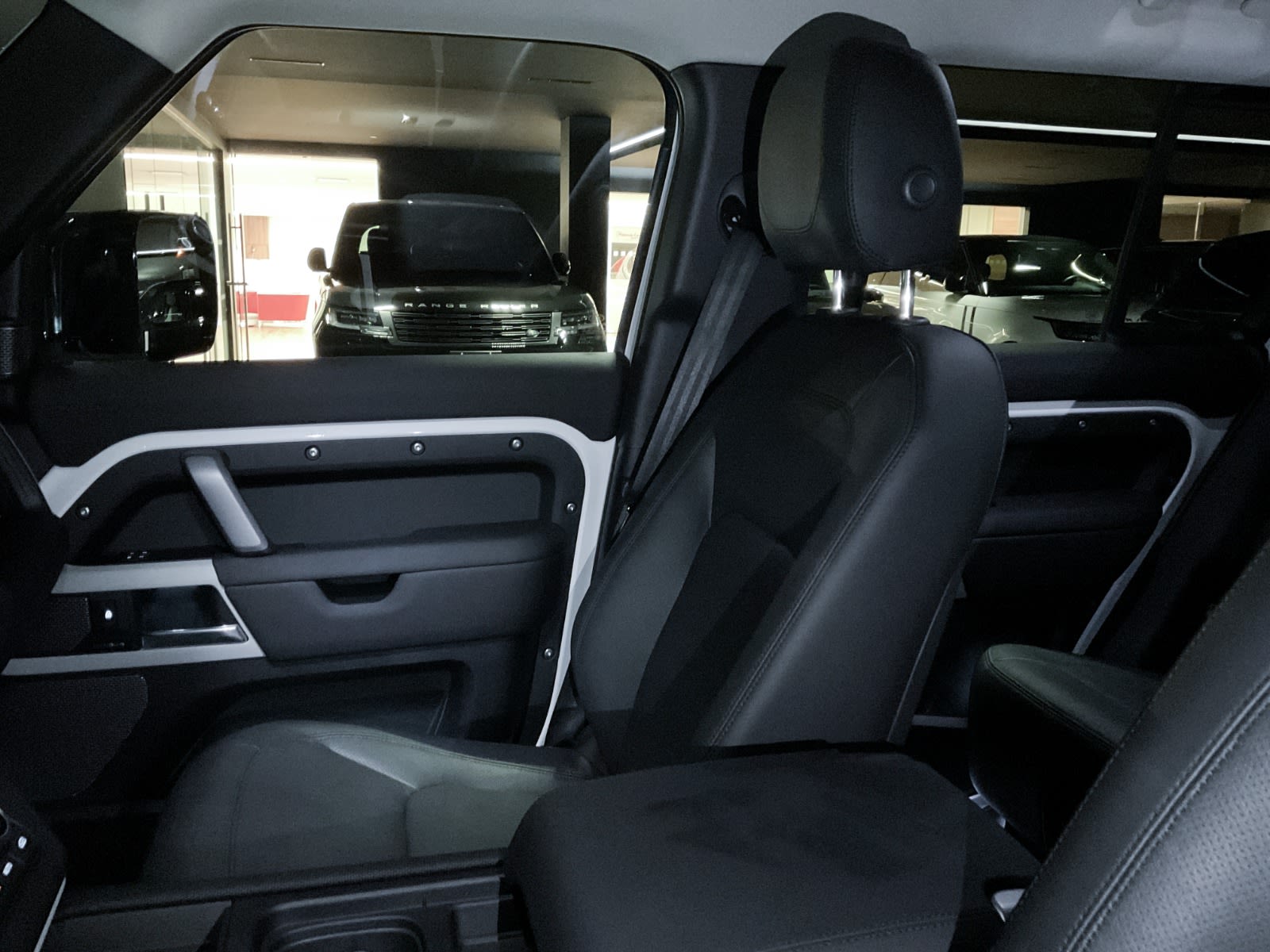2024 Land Rover Defender S, Vancouver, Cash