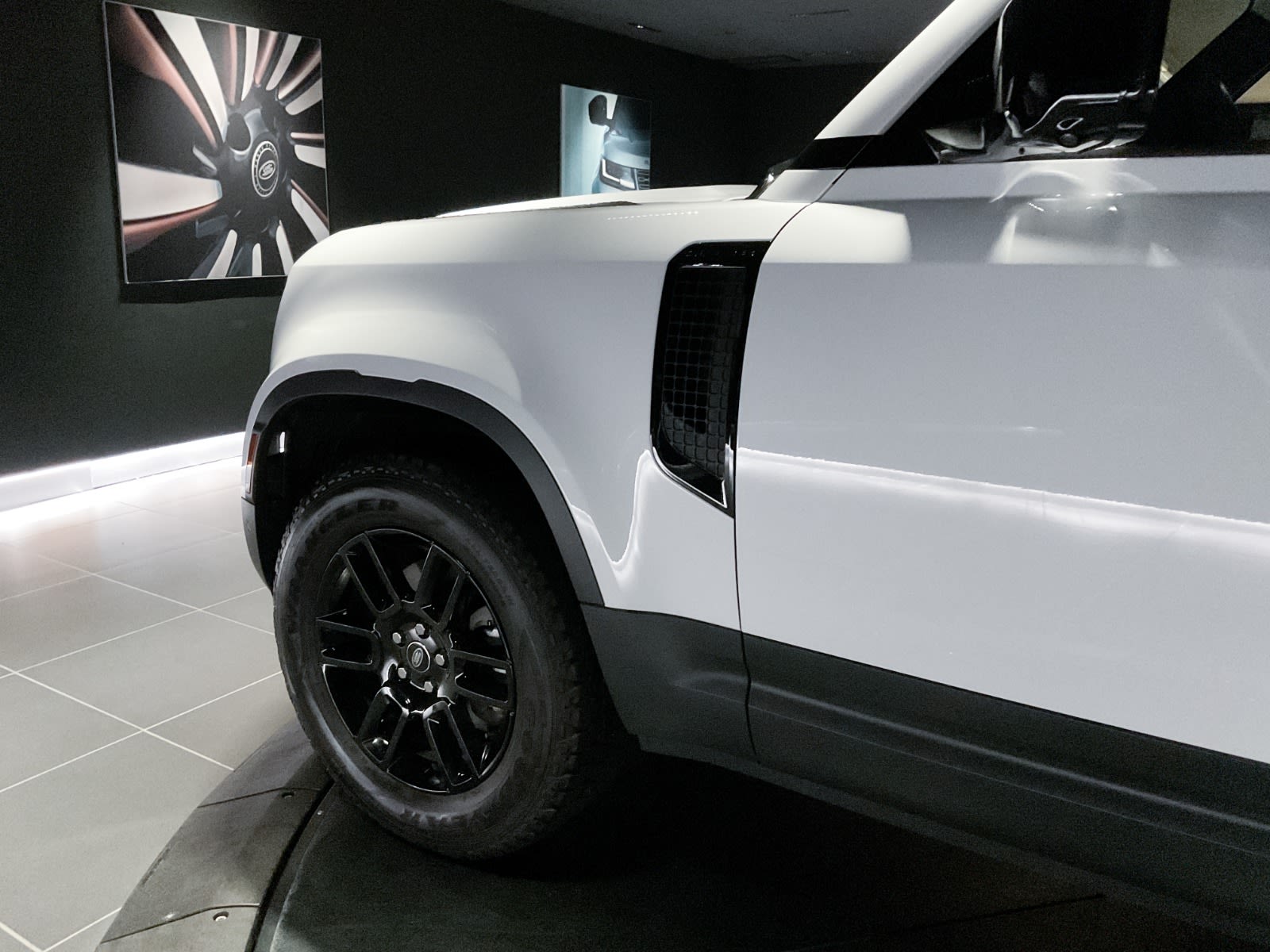 2024 Land Rover Defender S, Vancouver, Cash