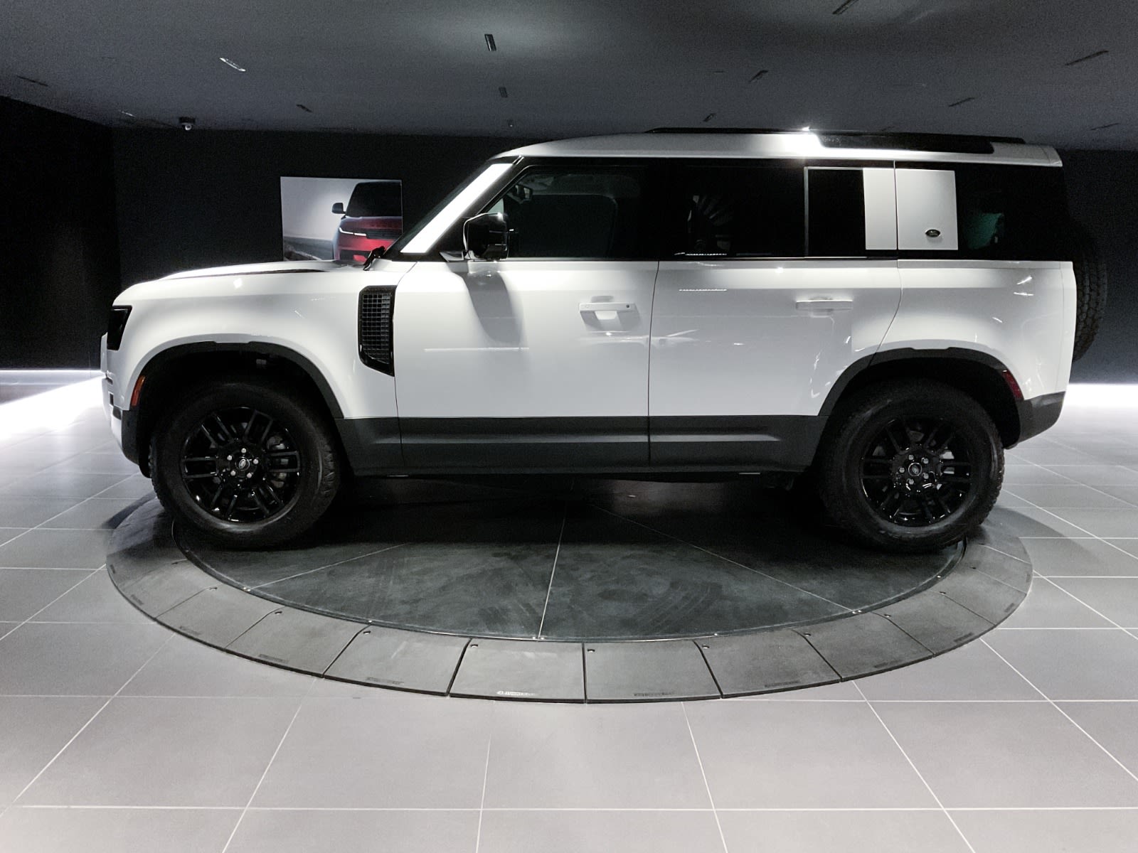 2024 Land Rover Defender S, Vancouver, Cash
