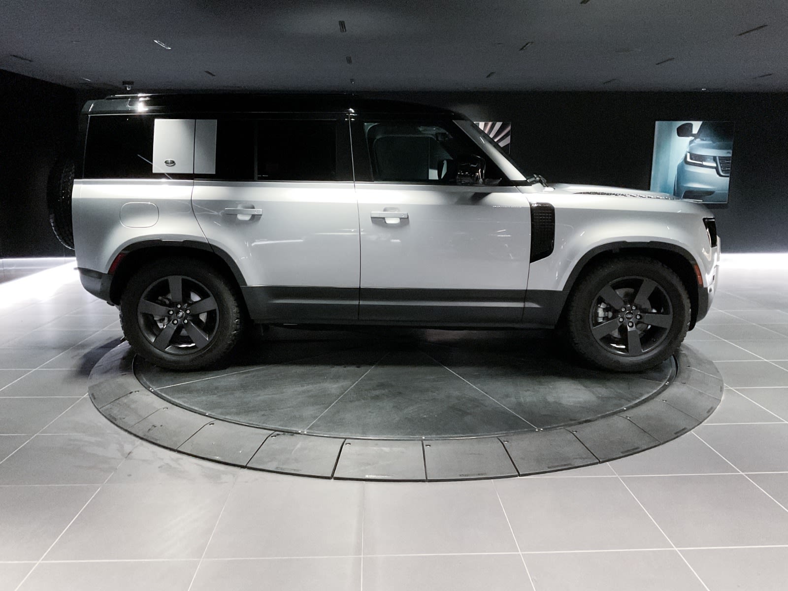 2024 Land Rover Defender S, Vancouver, Cash