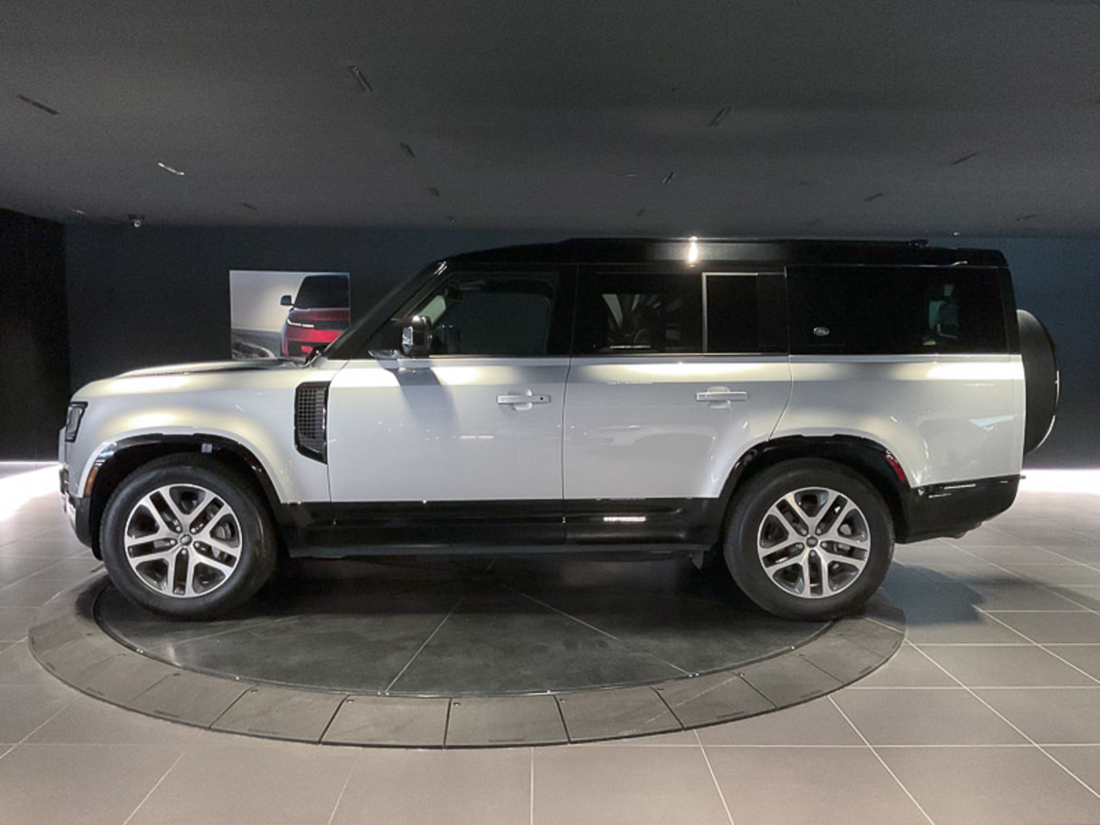 2024 Land Rover Defender X-Dynamic SE, Vancouver, Cash
