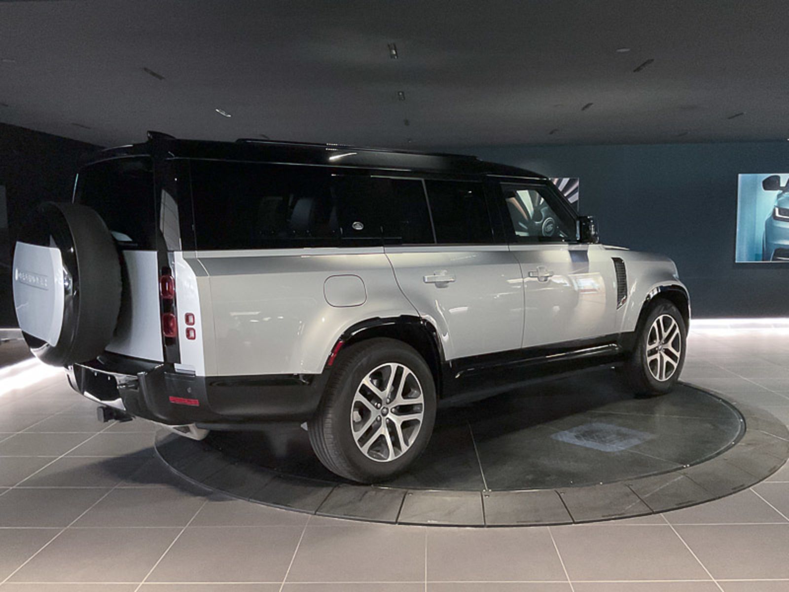 2024 Land Rover Defender X-Dynamic SE, Vancouver, Cash