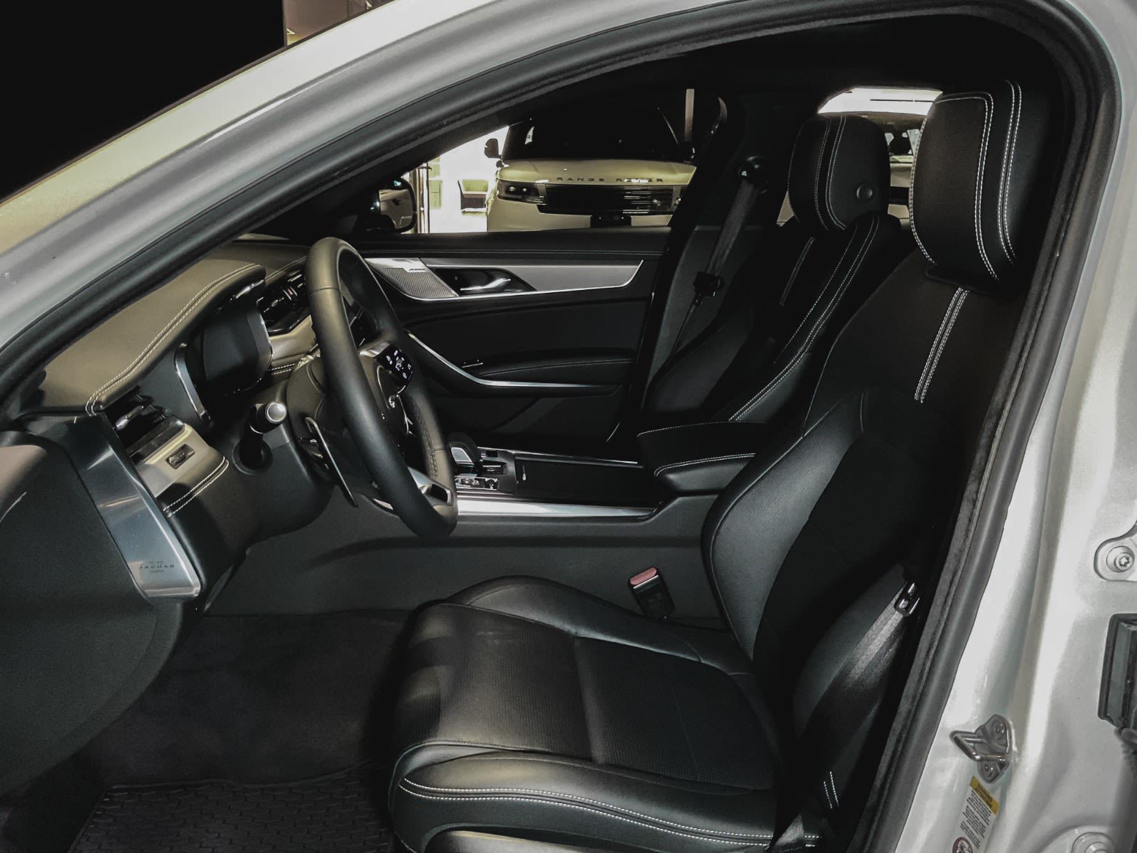 2024 Jaguar XF R-Dynamic SE, Vancouver, Cash