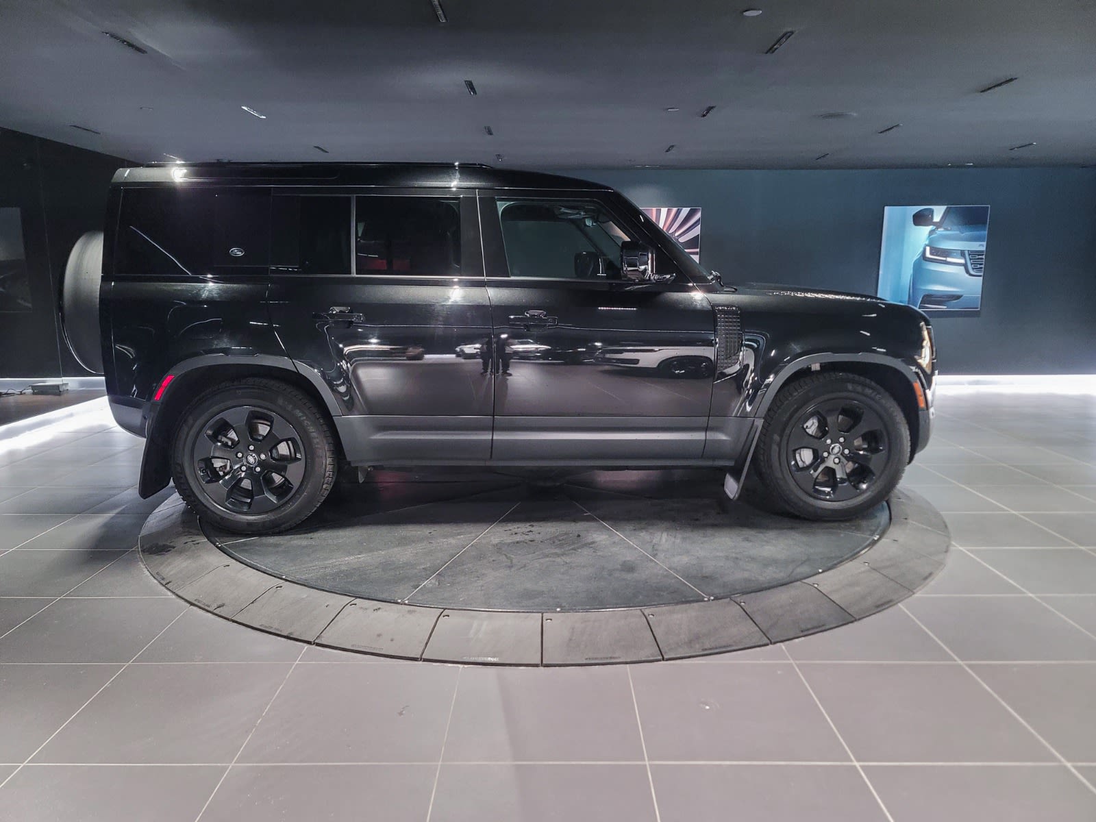 2023 Land Rover Defender SE, Vancouver, Cash