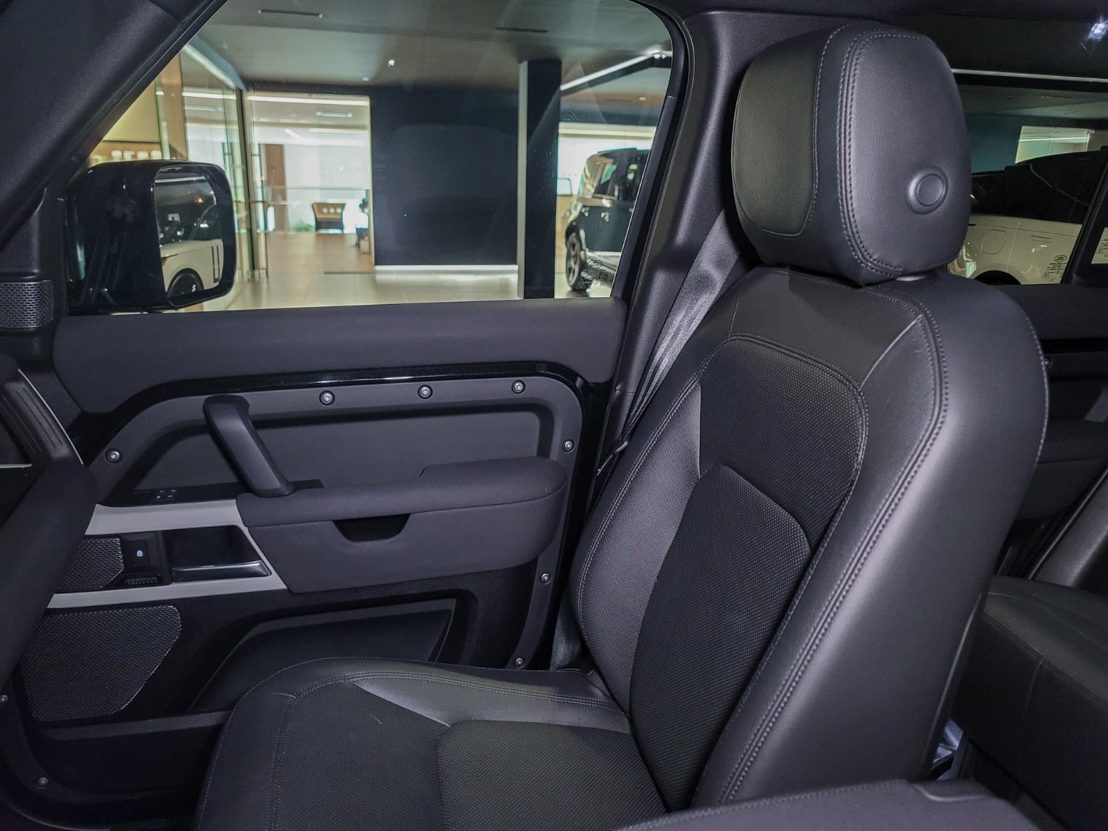2023 Land Rover Defender SE, Vancouver, Cash