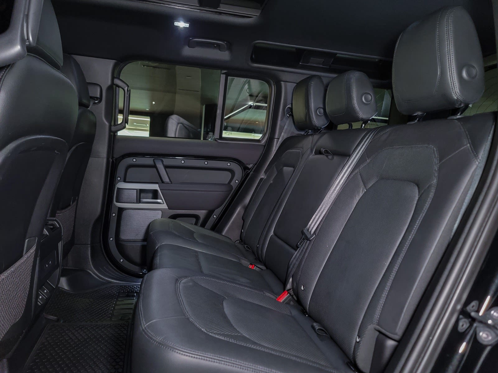 2023 Land Rover Defender SE, Vancouver, Cash