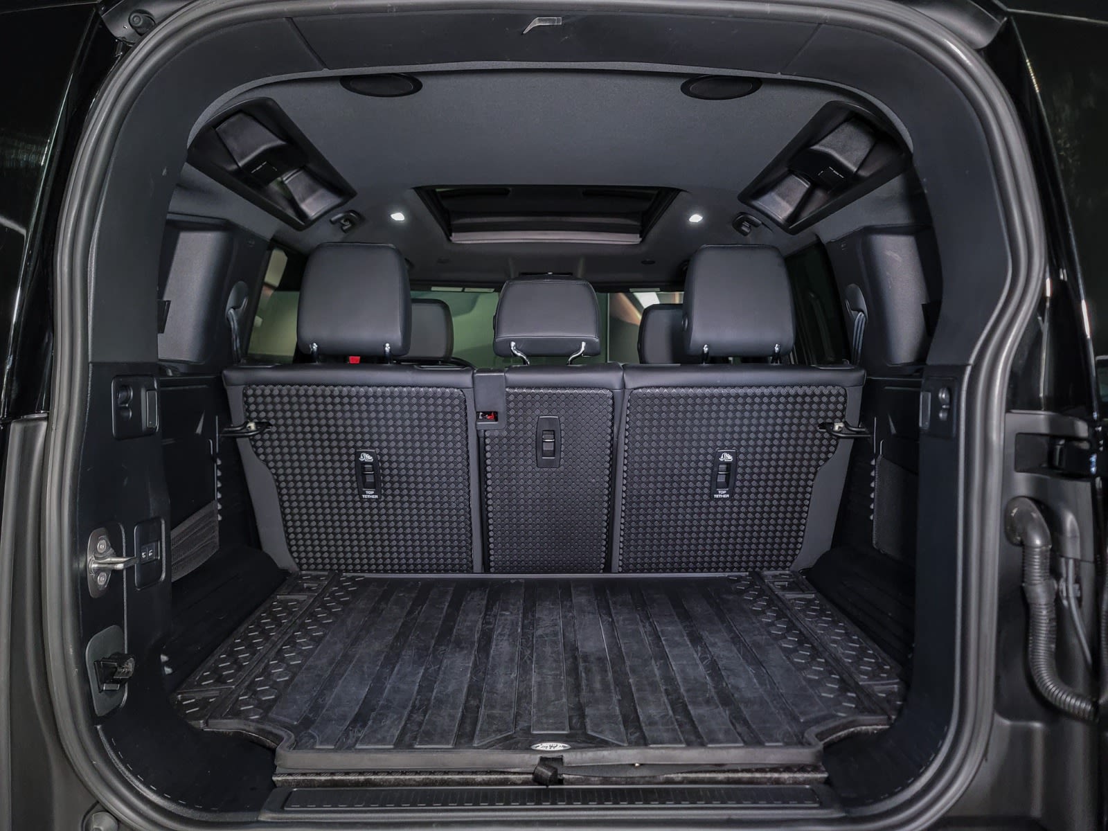 2023 Land Rover Defender SE, Vancouver, Cash