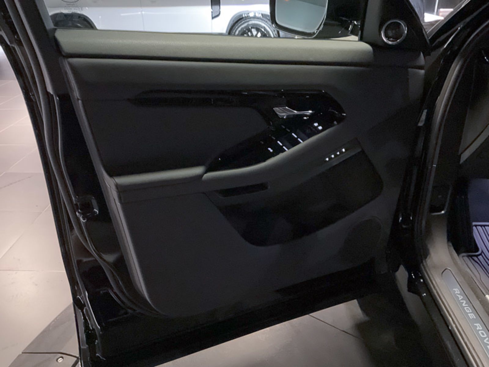2024 Land Rover Range Rover Evoque Dynamic SE, Vancouver, Cash