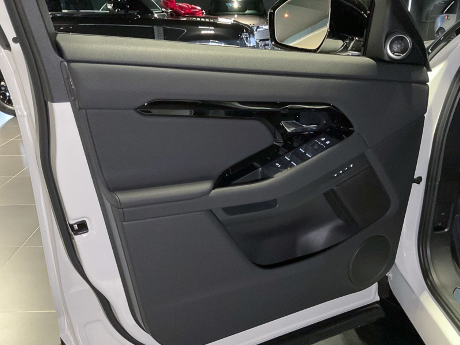 2024 Land Rover Range Rover Evoque Dynamic SE, Vancouver, Cash