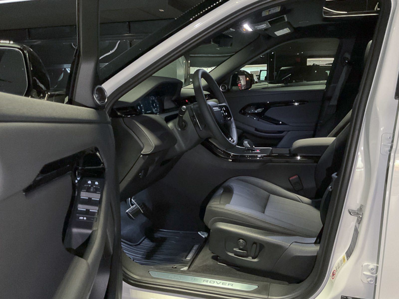 2024 Land Rover Range Rover Evoque Dynamic SE, Vancouver, Cash