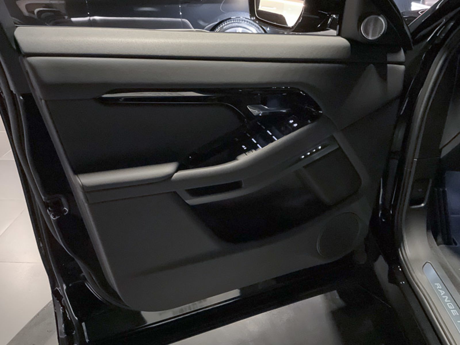 2024 Land Rover Range Rover Evoque Dynamic SE, Vancouver, Cash