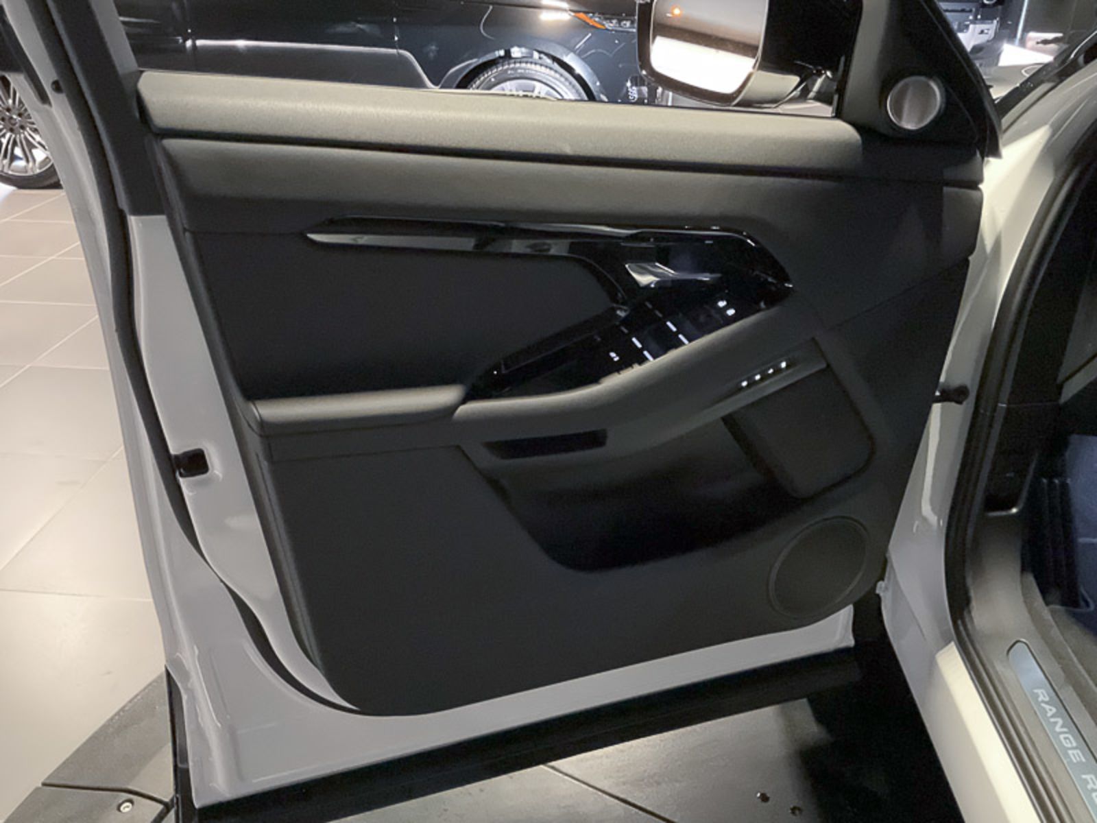 2024 Land Rover Range Rover Evoque Dynamic SE, Vancouver, Cash
