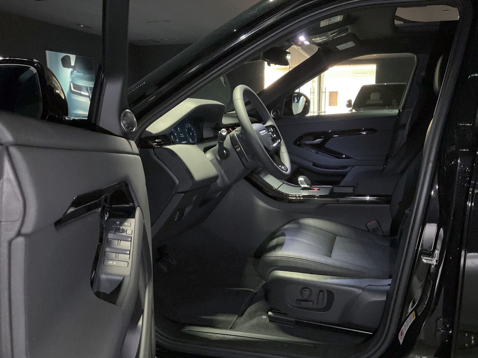 2025 Land Rover Range Rover Evoque S, Vancouver, Cash