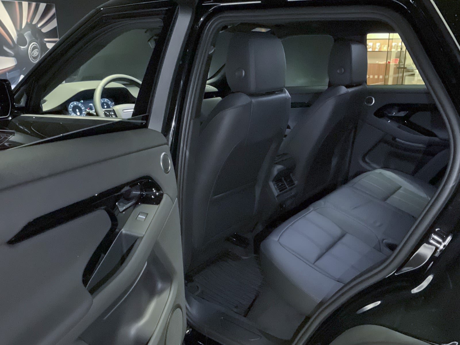 2025 Land Rover Range Rover Evoque S, Vancouver, Cash