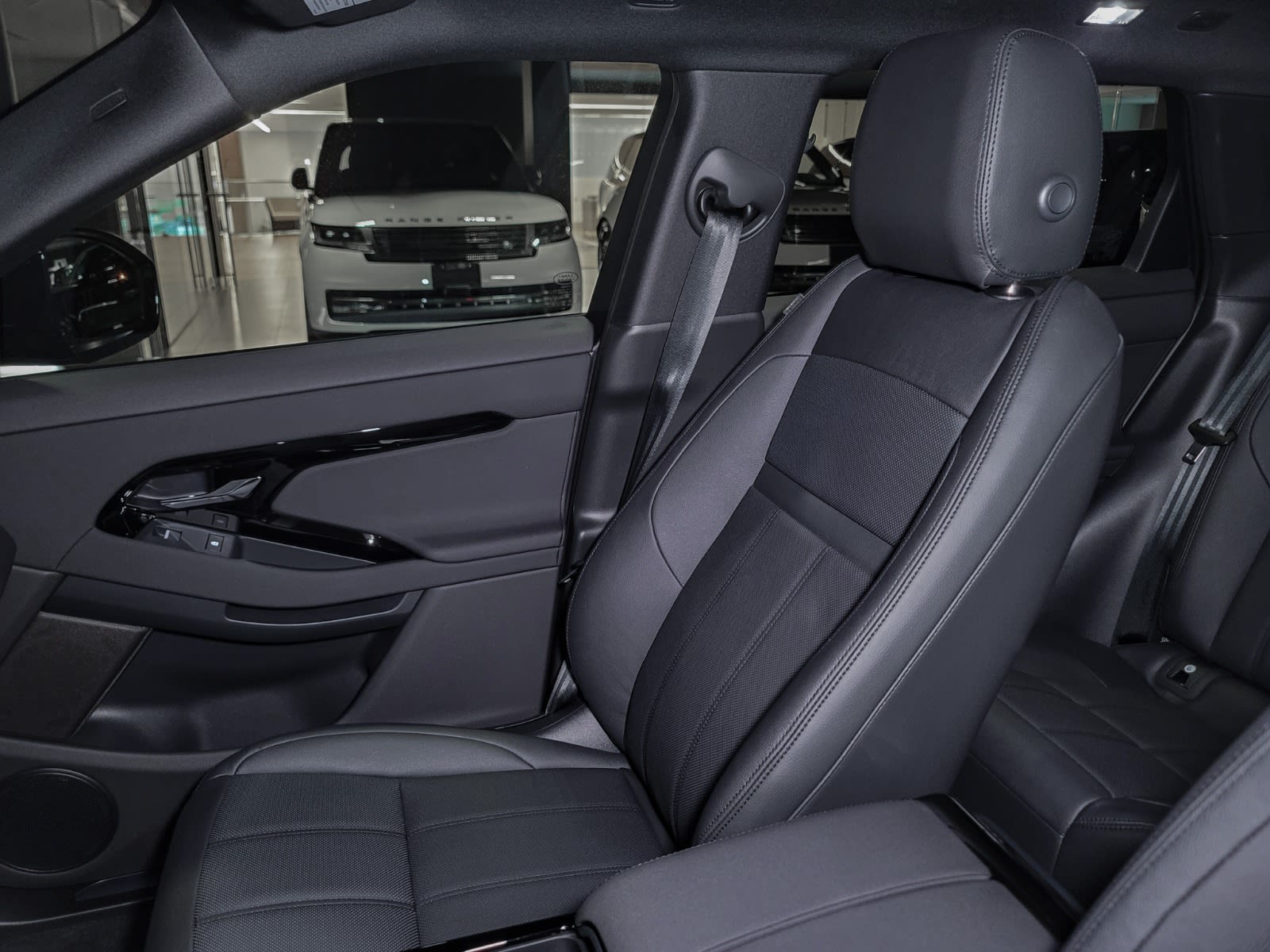 2026 Land Rover Range Rover Evoque Dynamic SE, Vancouver, Cash