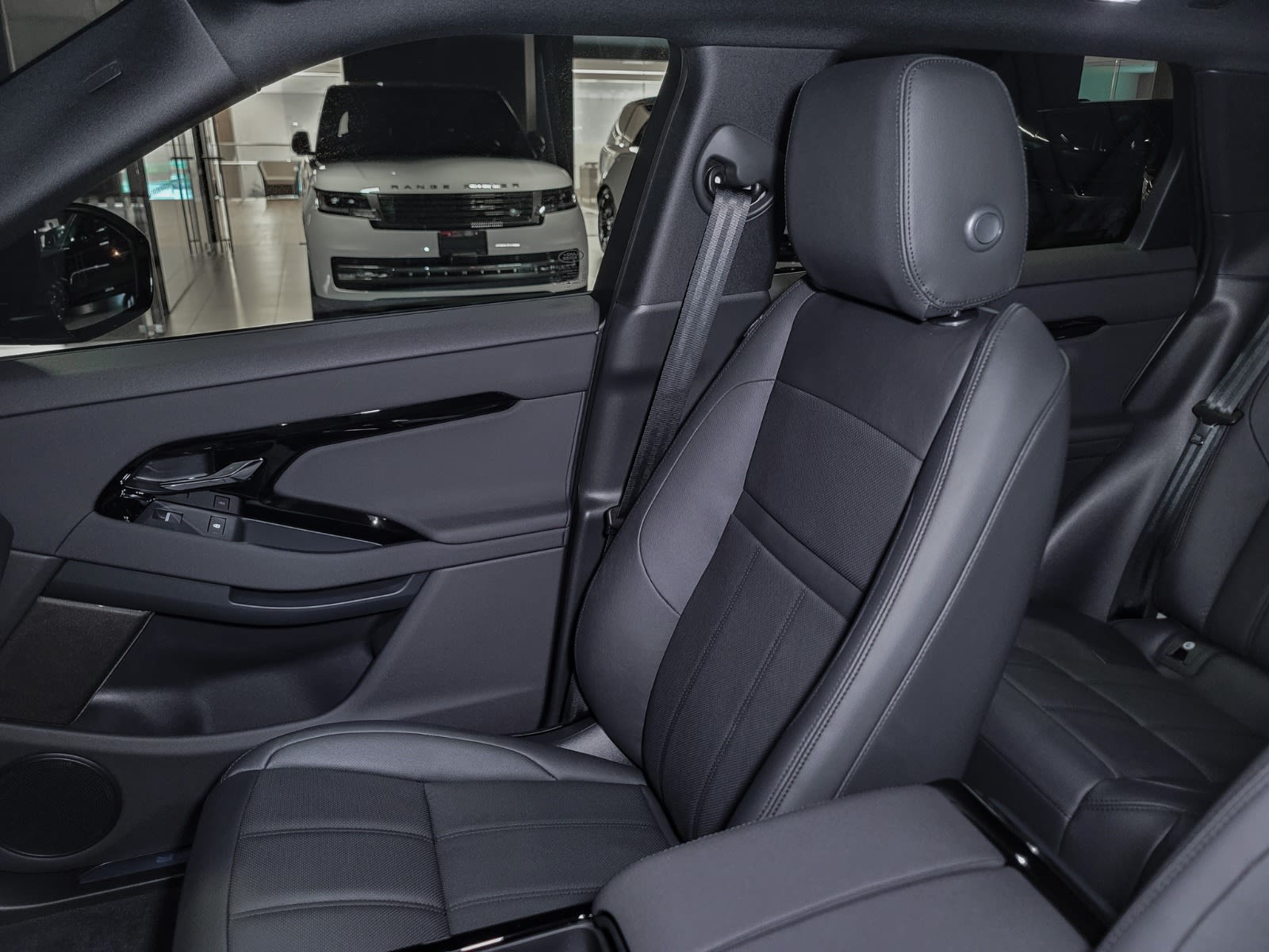 2026 Land Rover Range Rover Evoque Dynamic SE, Vancouver, Cash