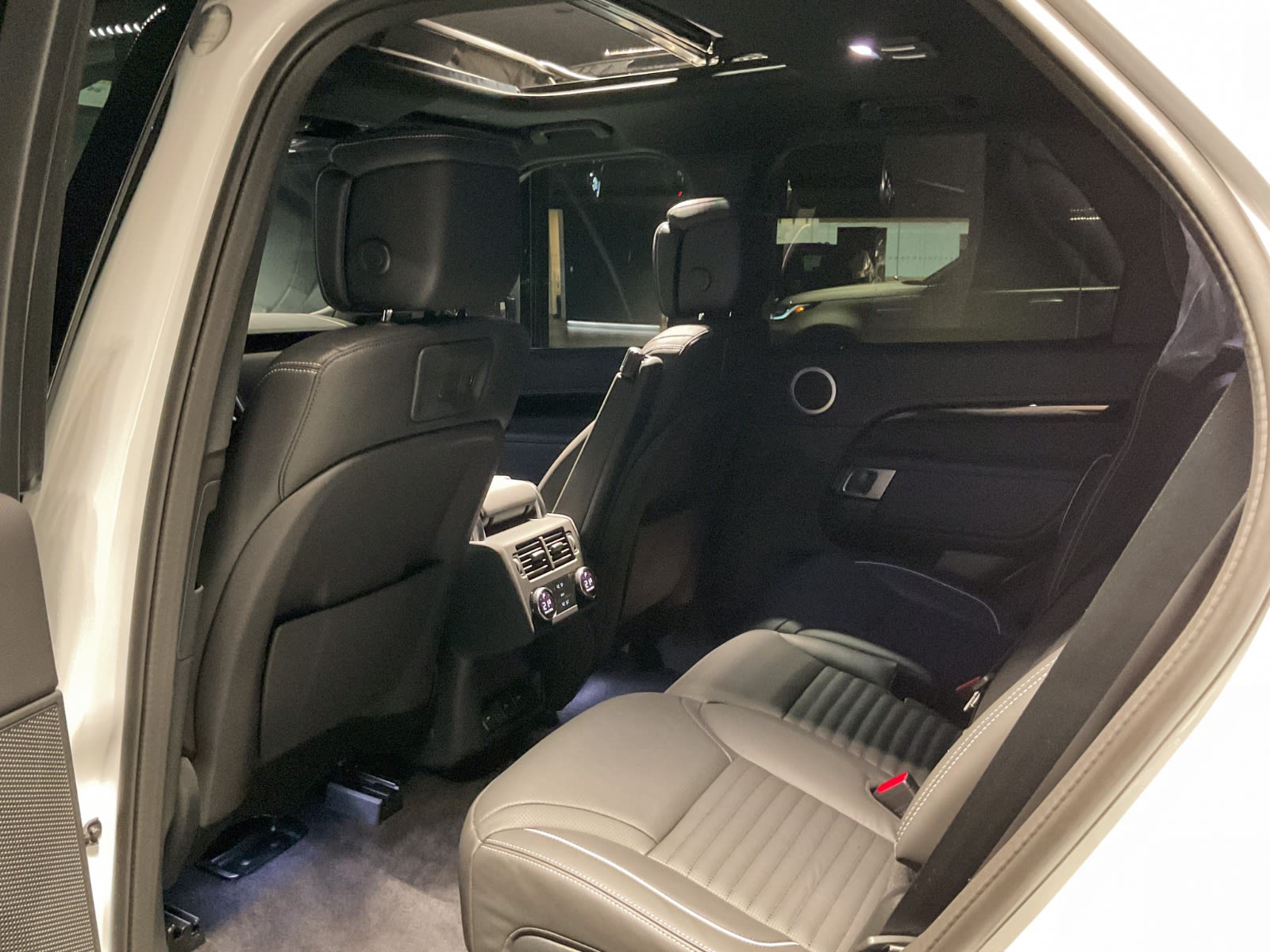 2023 Land Rover Discovery R-Dynamic S, Vancouver, Cash