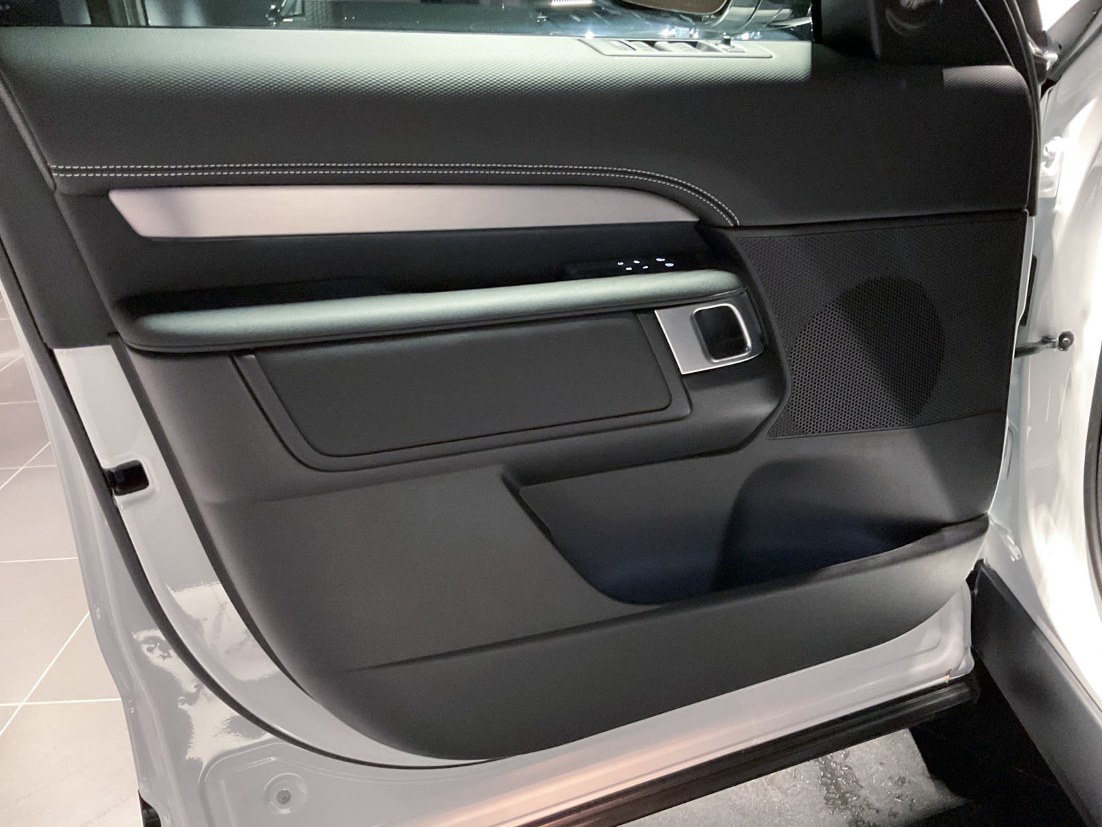 2024 Land Rover Discovery Dynamic SE, Vancouver, Cash