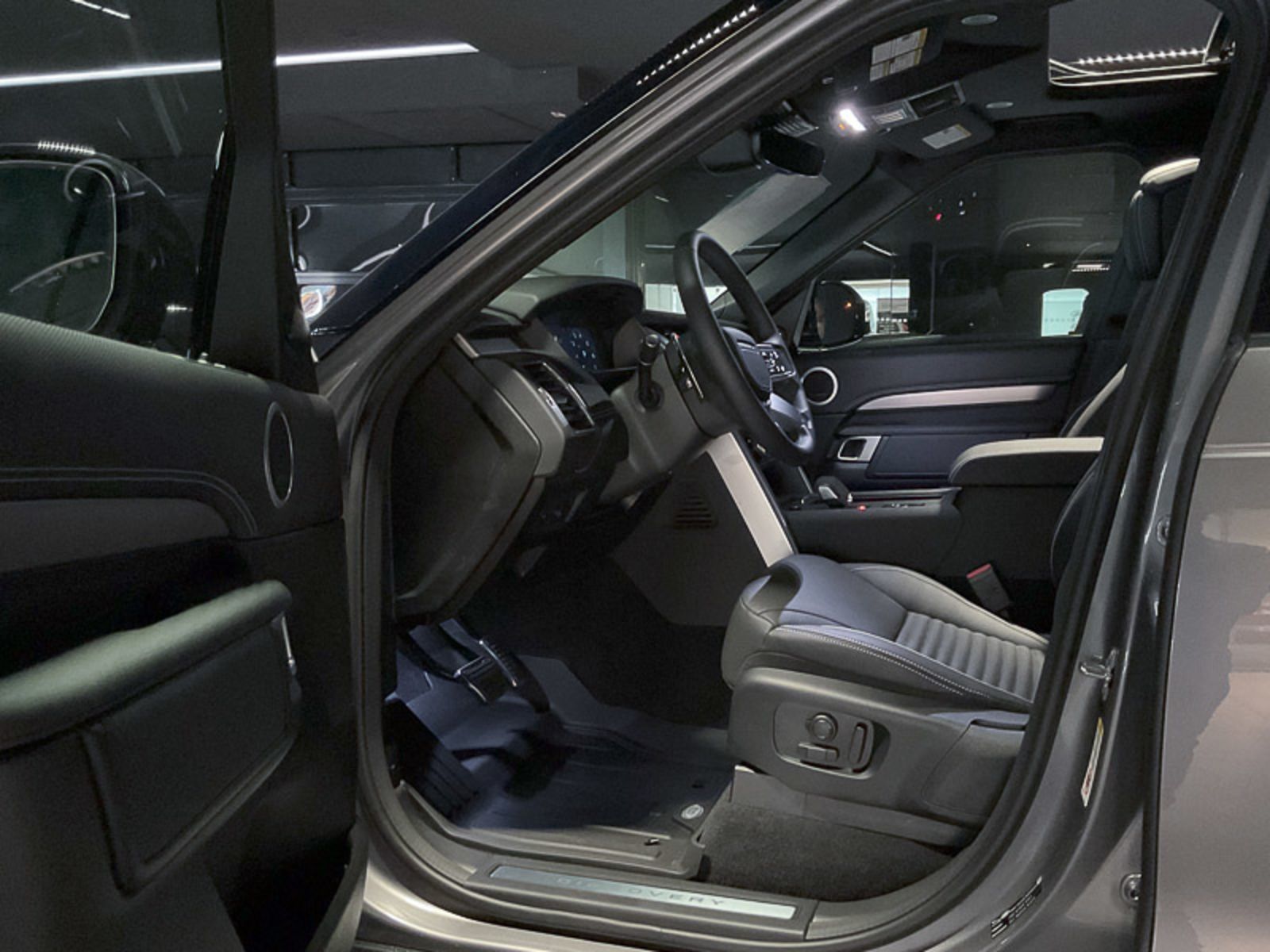 2024 Land Rover Discovery Dynamic SE, Vancouver, Cash