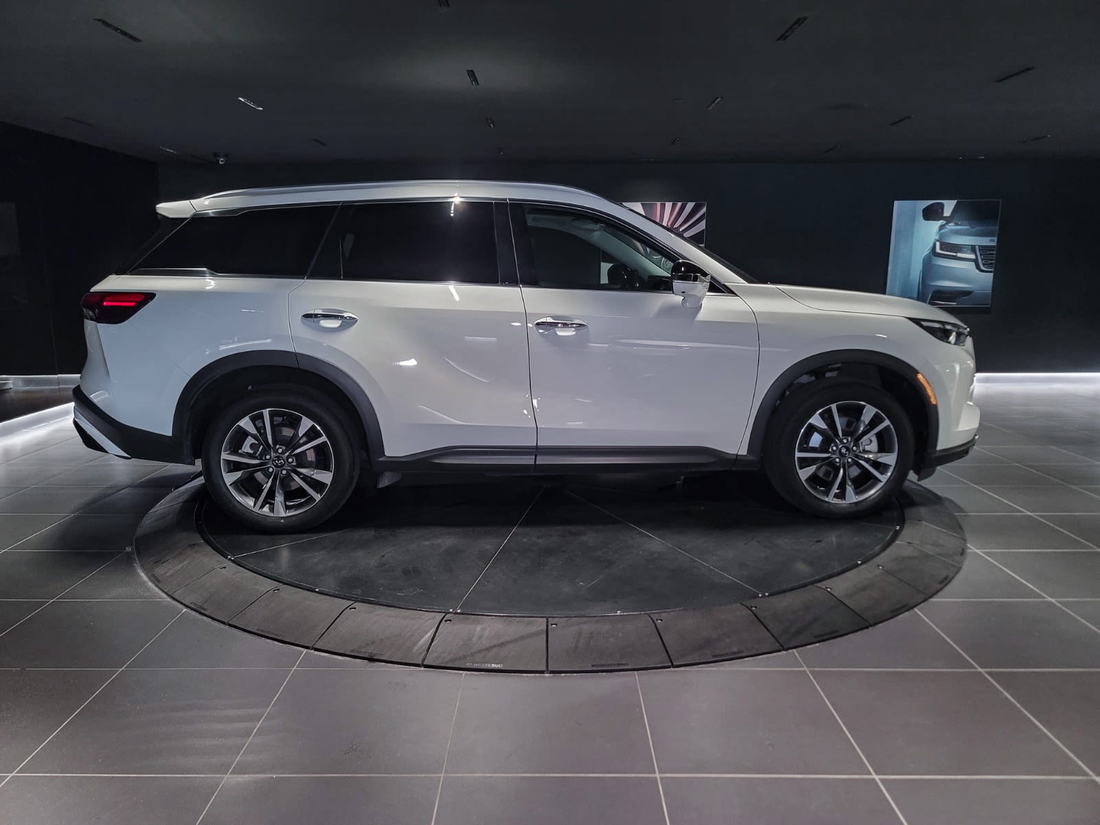 2023 INFINITI QX60 LUXE, Vancouver, Cash