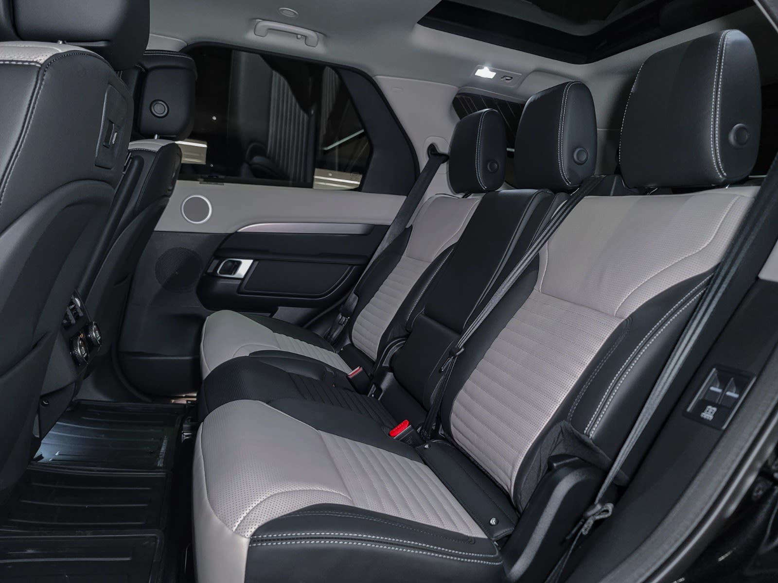 2025 Land Rover Discovery Dynamic SE, Vancouver, Cash