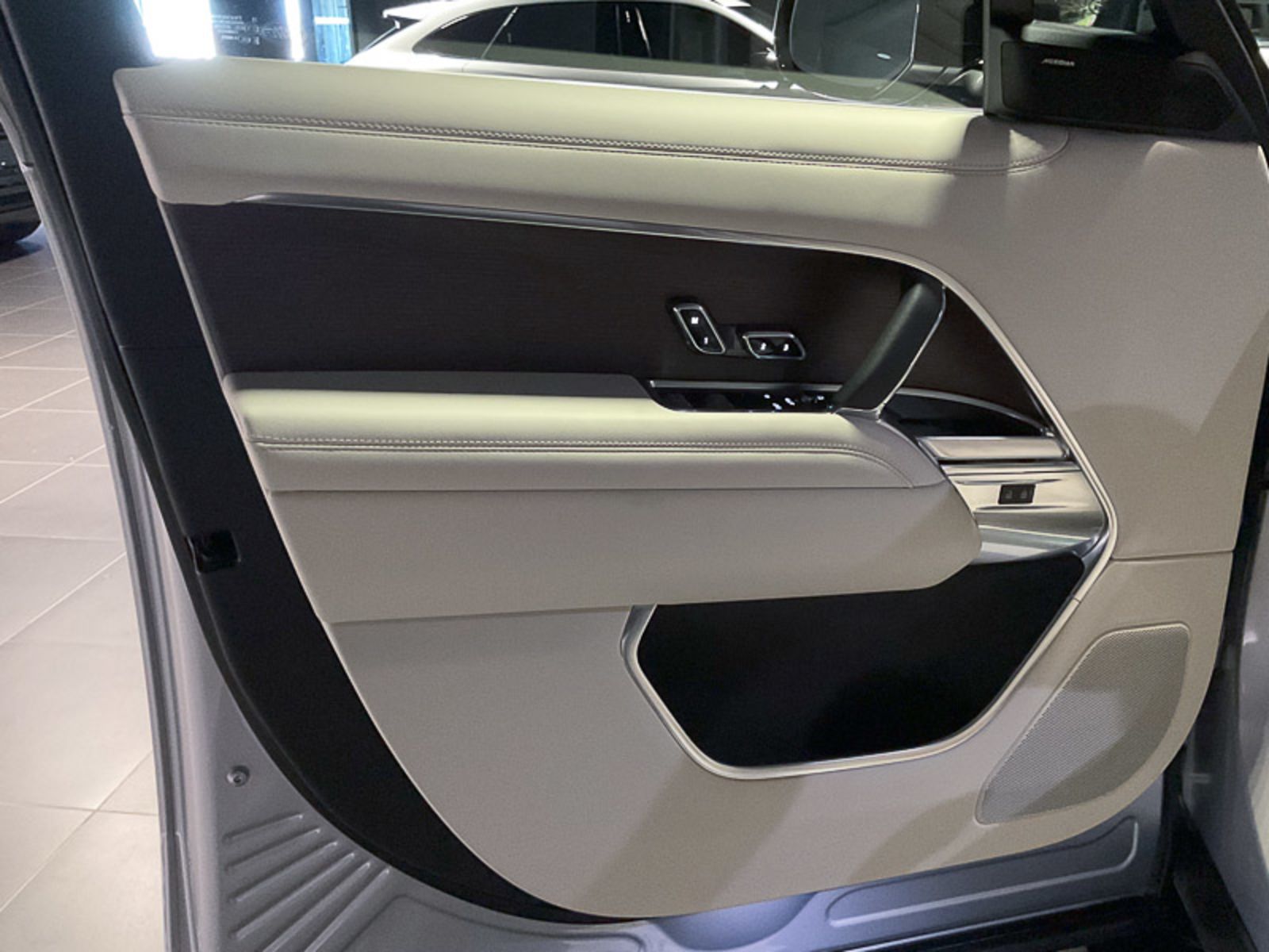 2023 Land Rover Range Rover SE, Vancouver, Cash