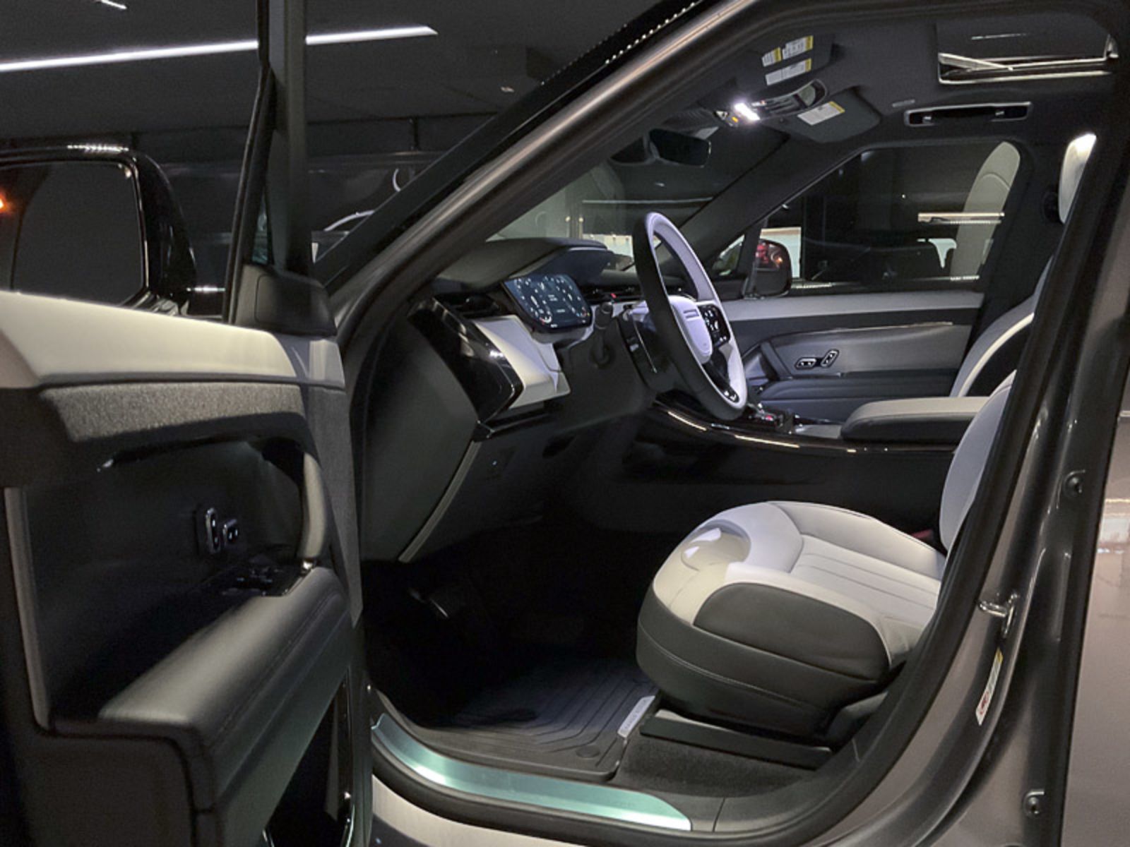 2024 Land Rover Range Rover Sport Dynamic SE, Vancouver, Cash