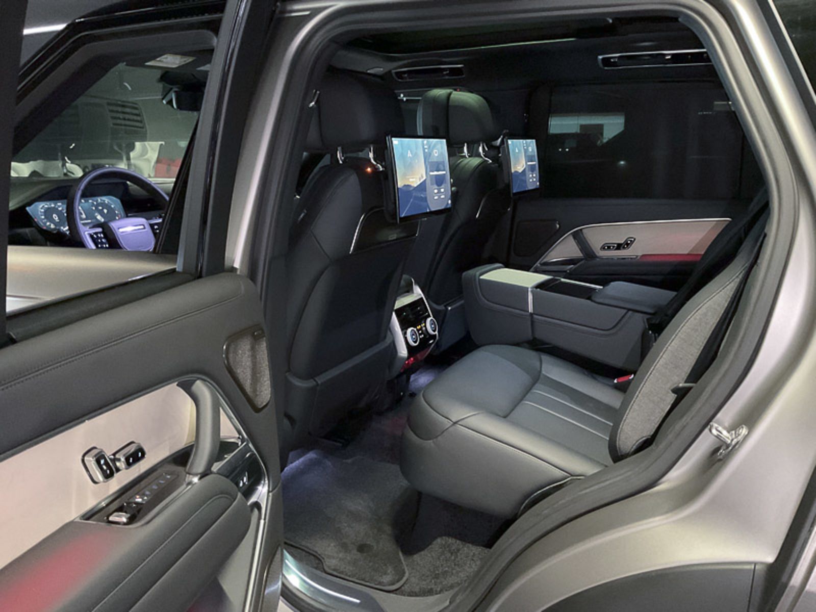2024 Land Rover Range Rover SV, Vancouver, Cash