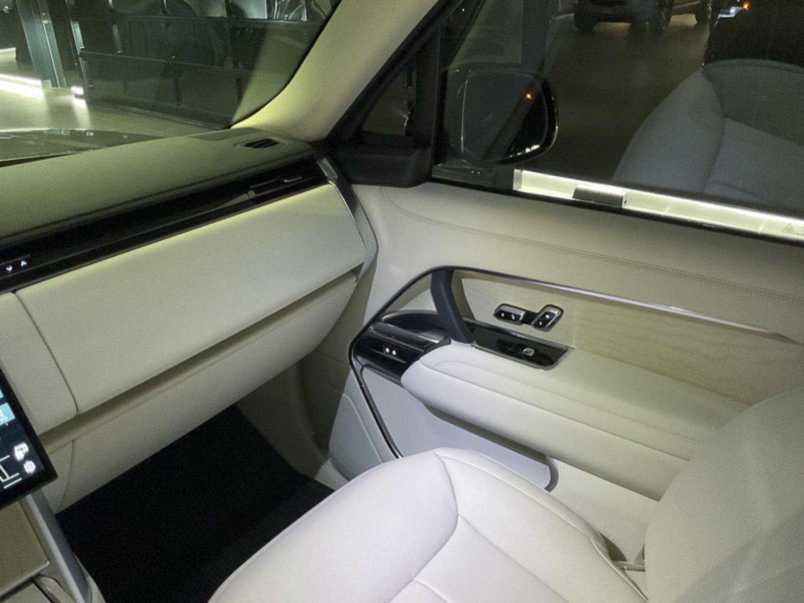 2024 Land Rover Range Rover SE, Vancouver, Cash