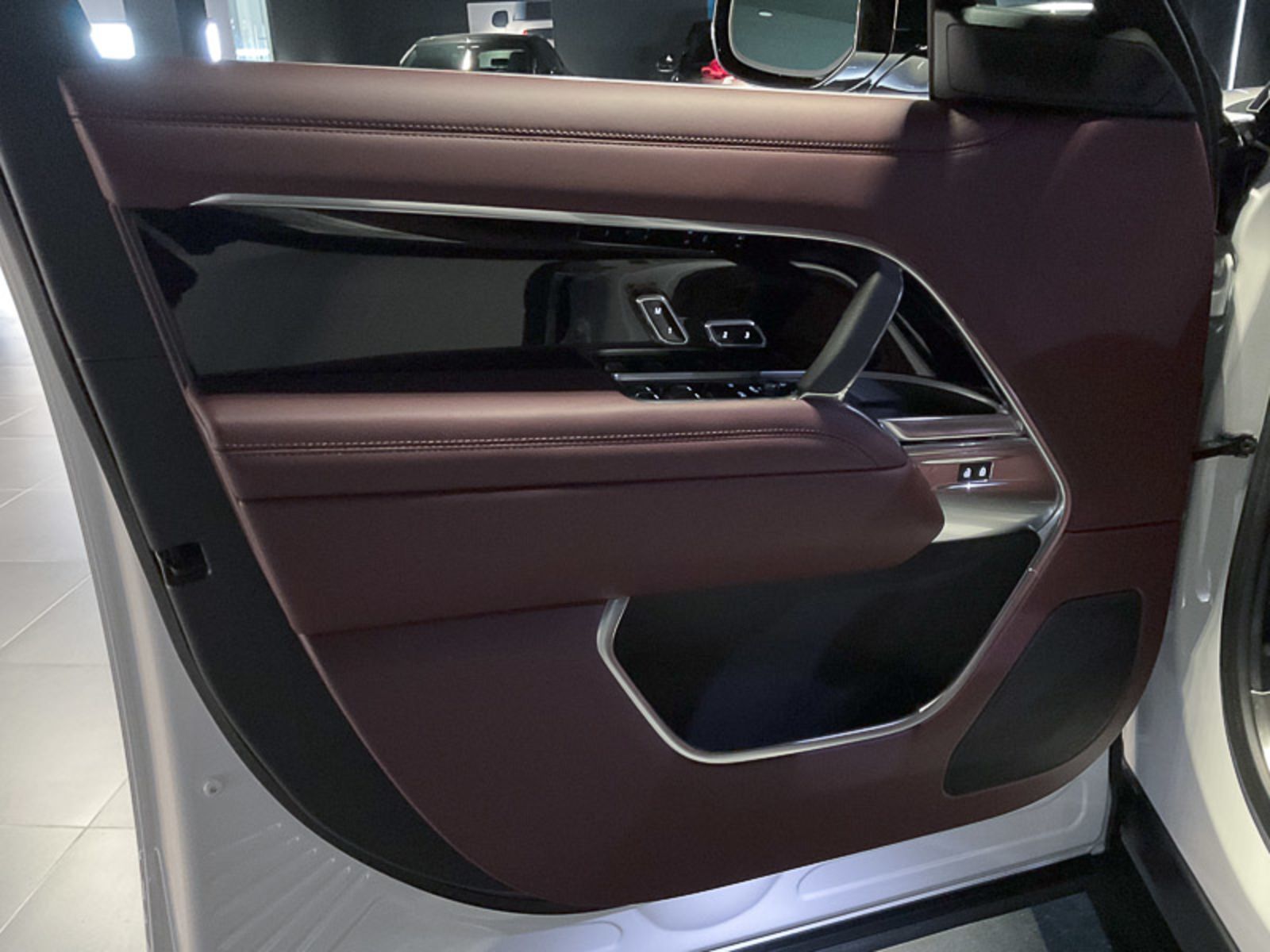 2024 Land Rover Range Rover SE, Vancouver, Cash