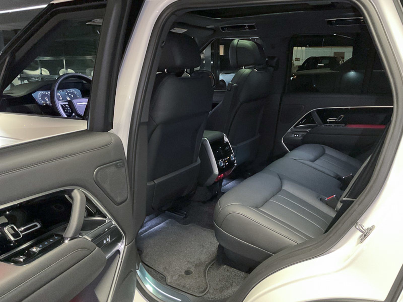 2024 Land Rover Range Rover SE, Vancouver, Cash