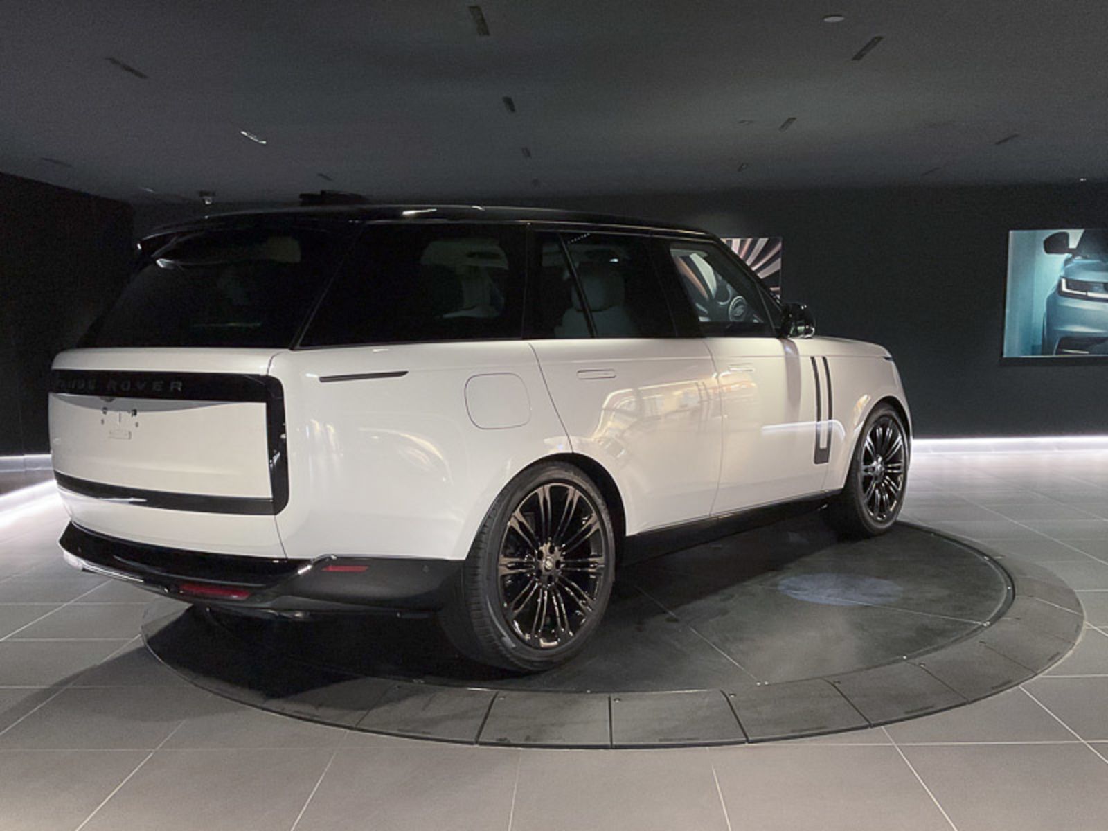 2024 Land Rover Range Rover SE, Vancouver, Cash