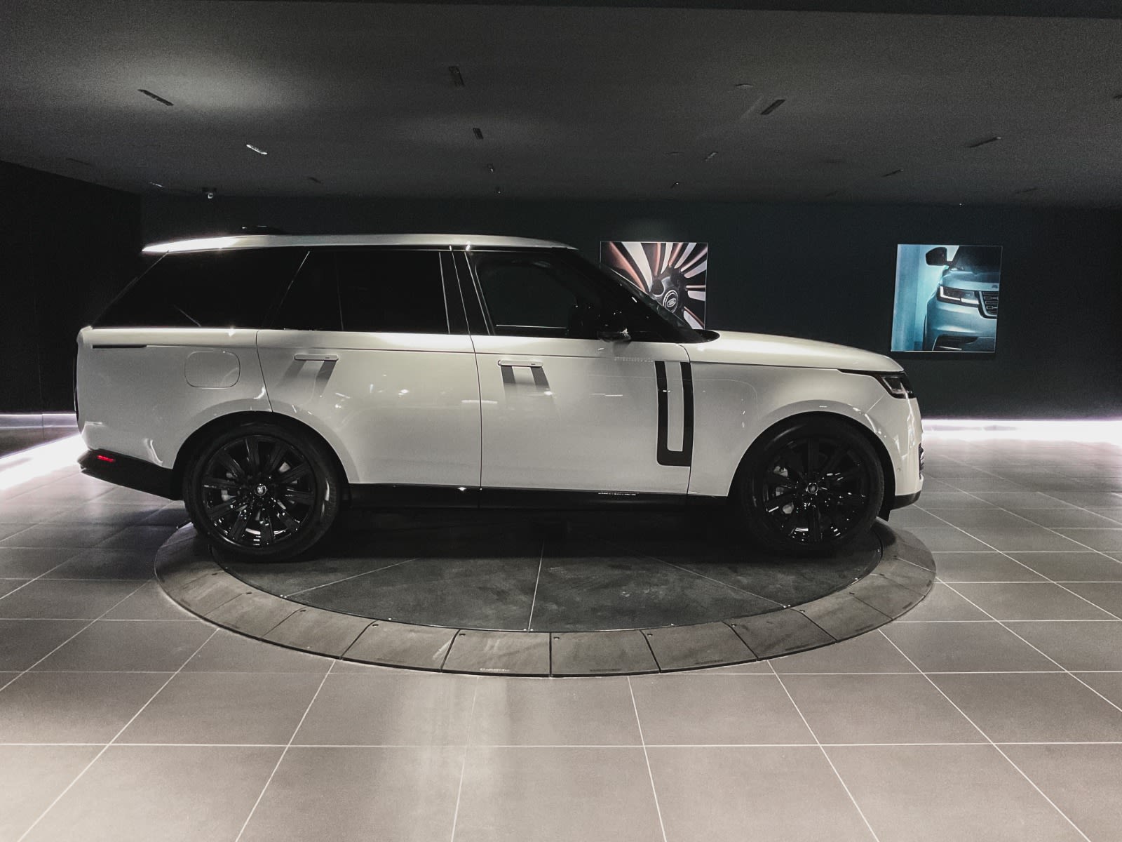 2025 Land Rover Range Rover SE, Vancouver, Cash