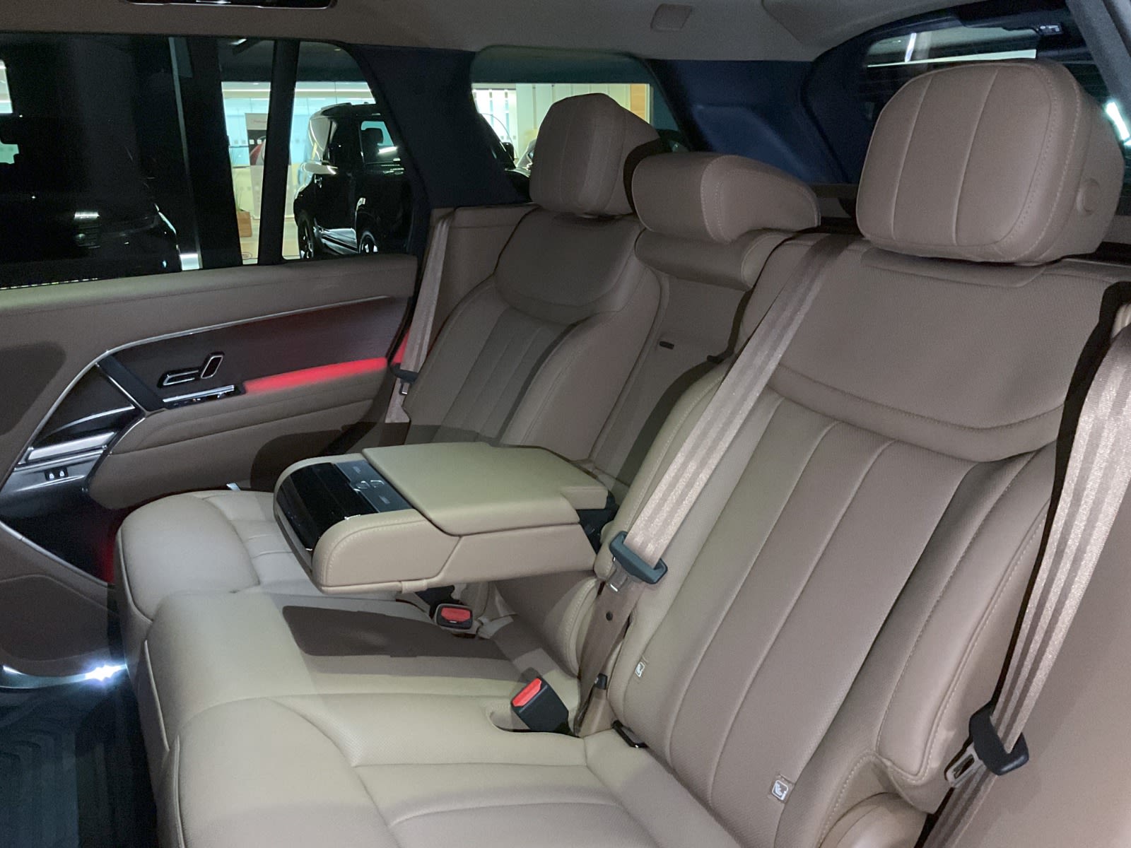 2025 Land Rover Range Rover SE, Vancouver, Cash