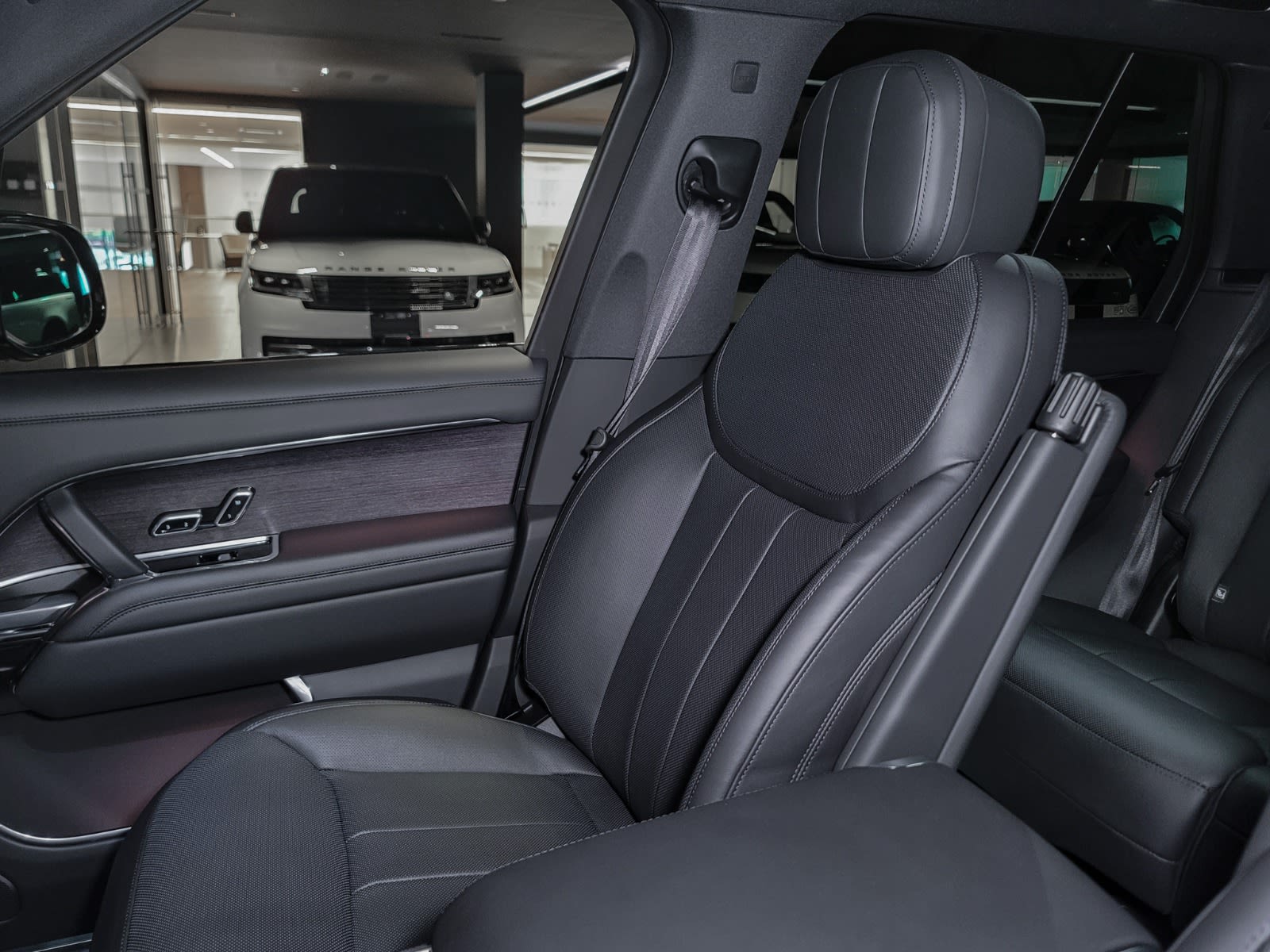 2025 Land Rover Range Rover SE, Vancouver, Cash