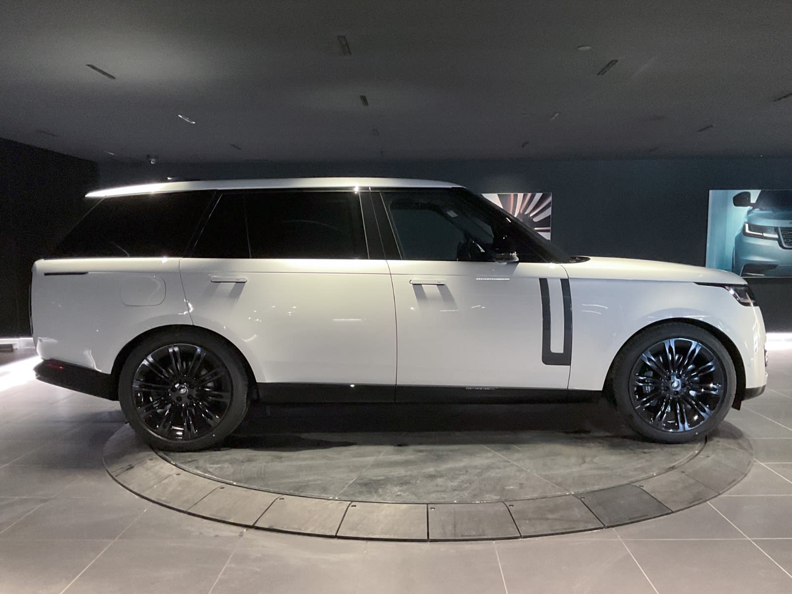 2025 Land Rover Range Rover SE, Vancouver, Cash