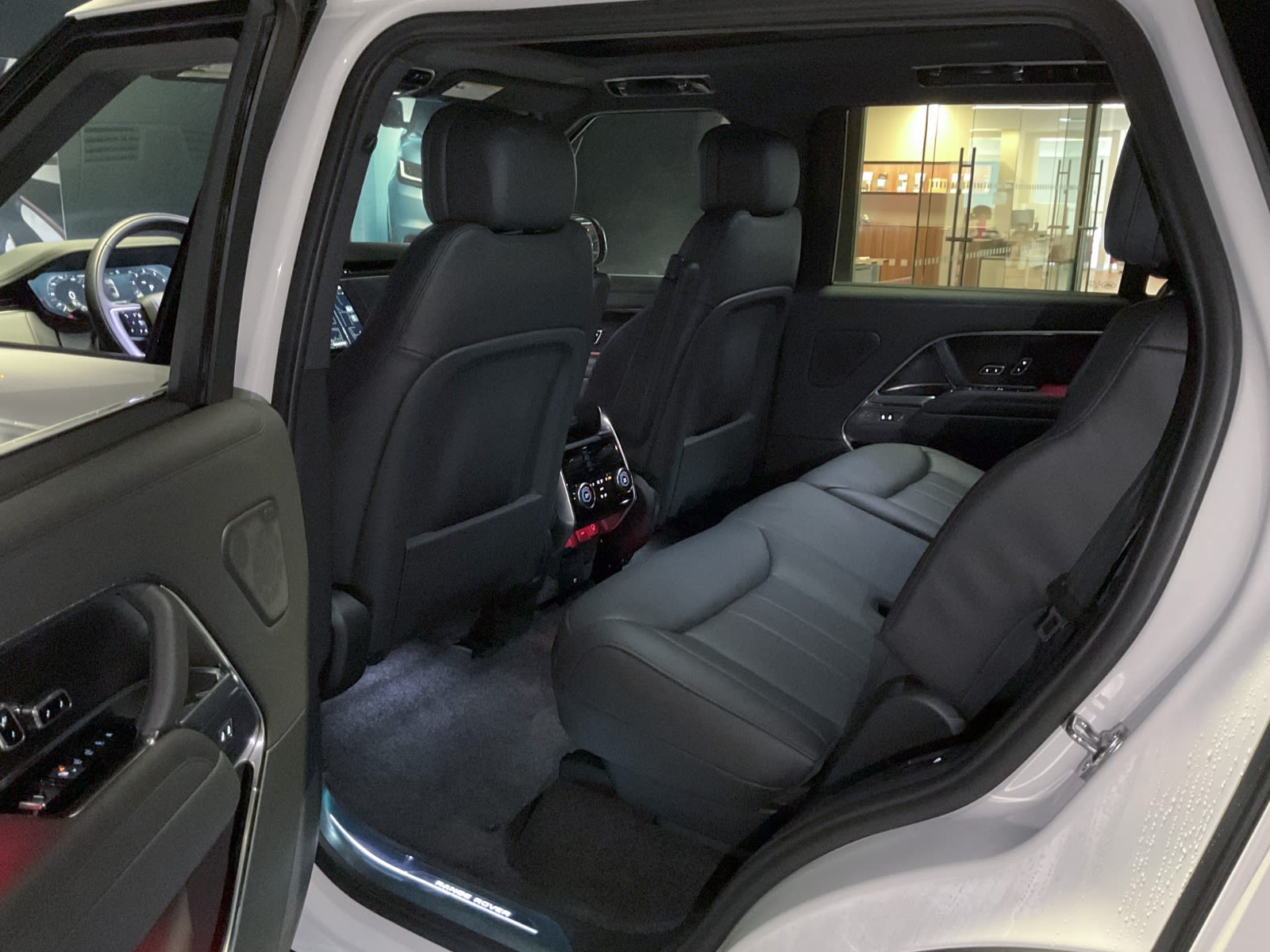 2025 Land Rover Range Rover SE, Vancouver, Cash