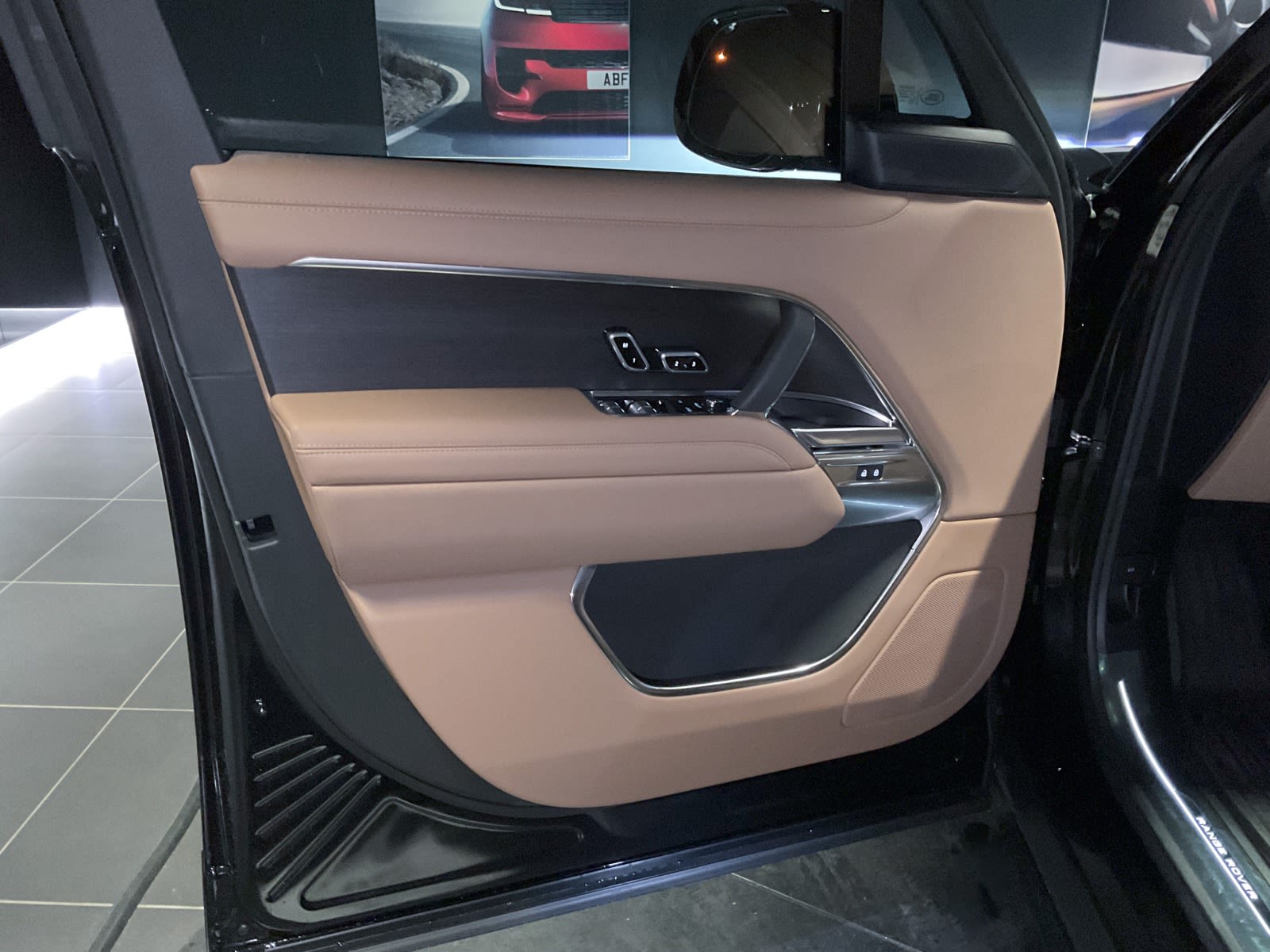 2025 Land Rover Range Rover SE, Vancouver, Cash